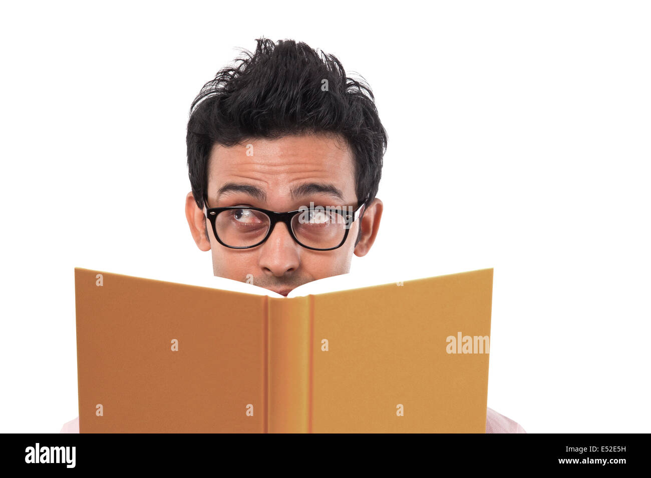 Close-up di un giovane con un libro Foto Stock