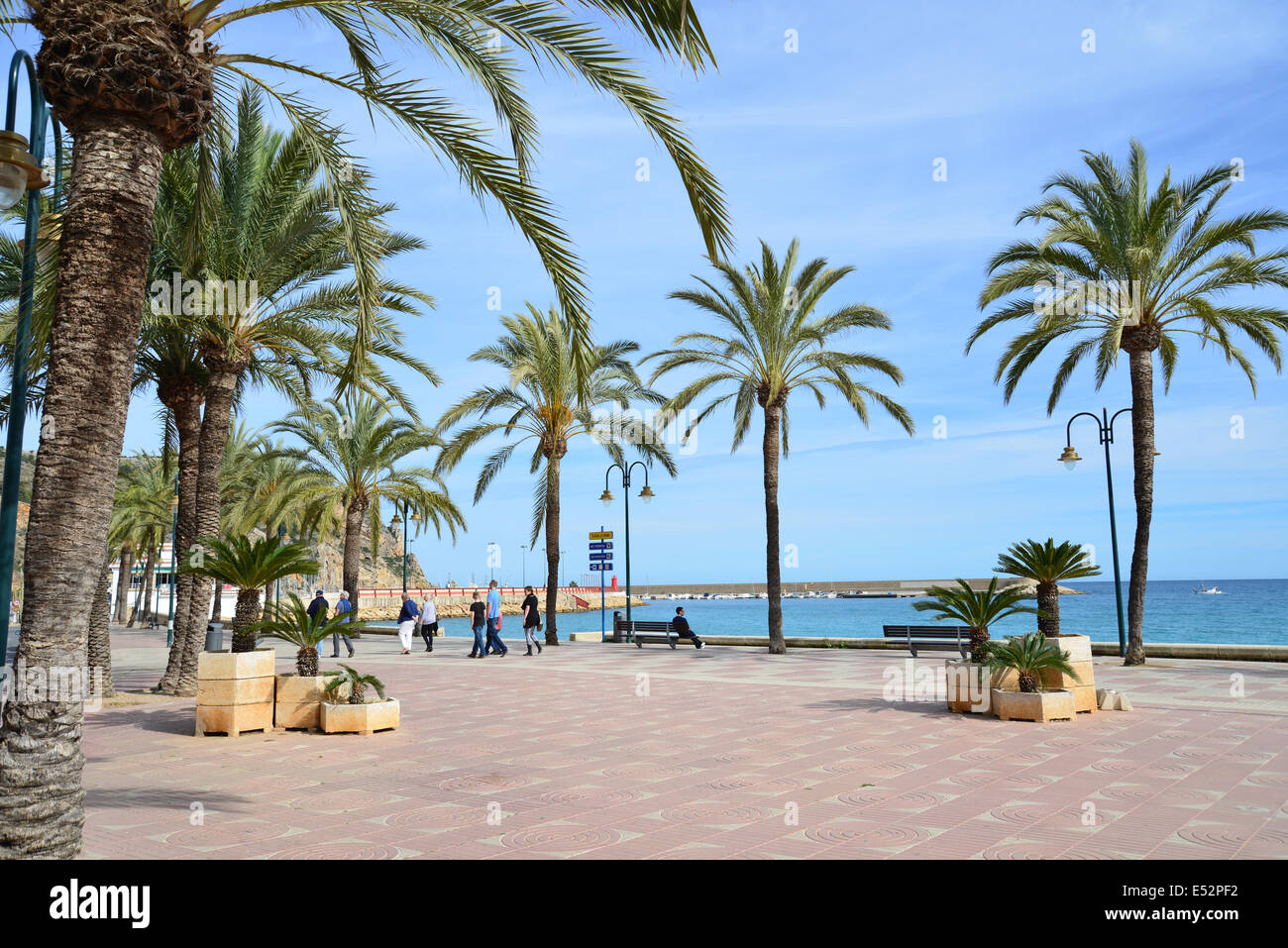 Promenade a Port de Xàbia, Xàbia (Jávea), Provincia di Alicante, il Regno di Spagna Foto Stock