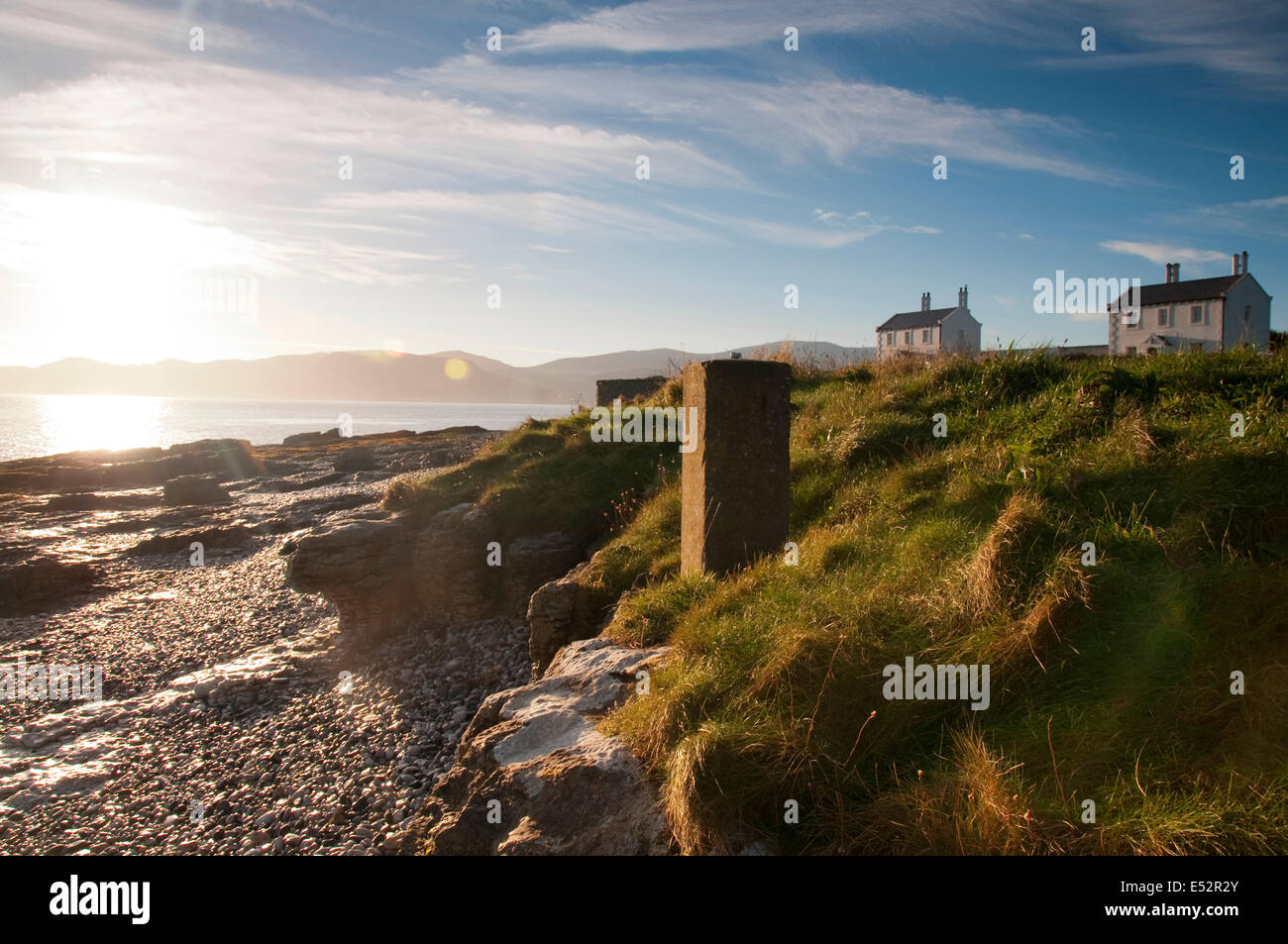 Autunno sunrise al punto Penmon, Anglesey Wales UK Foto Stock
