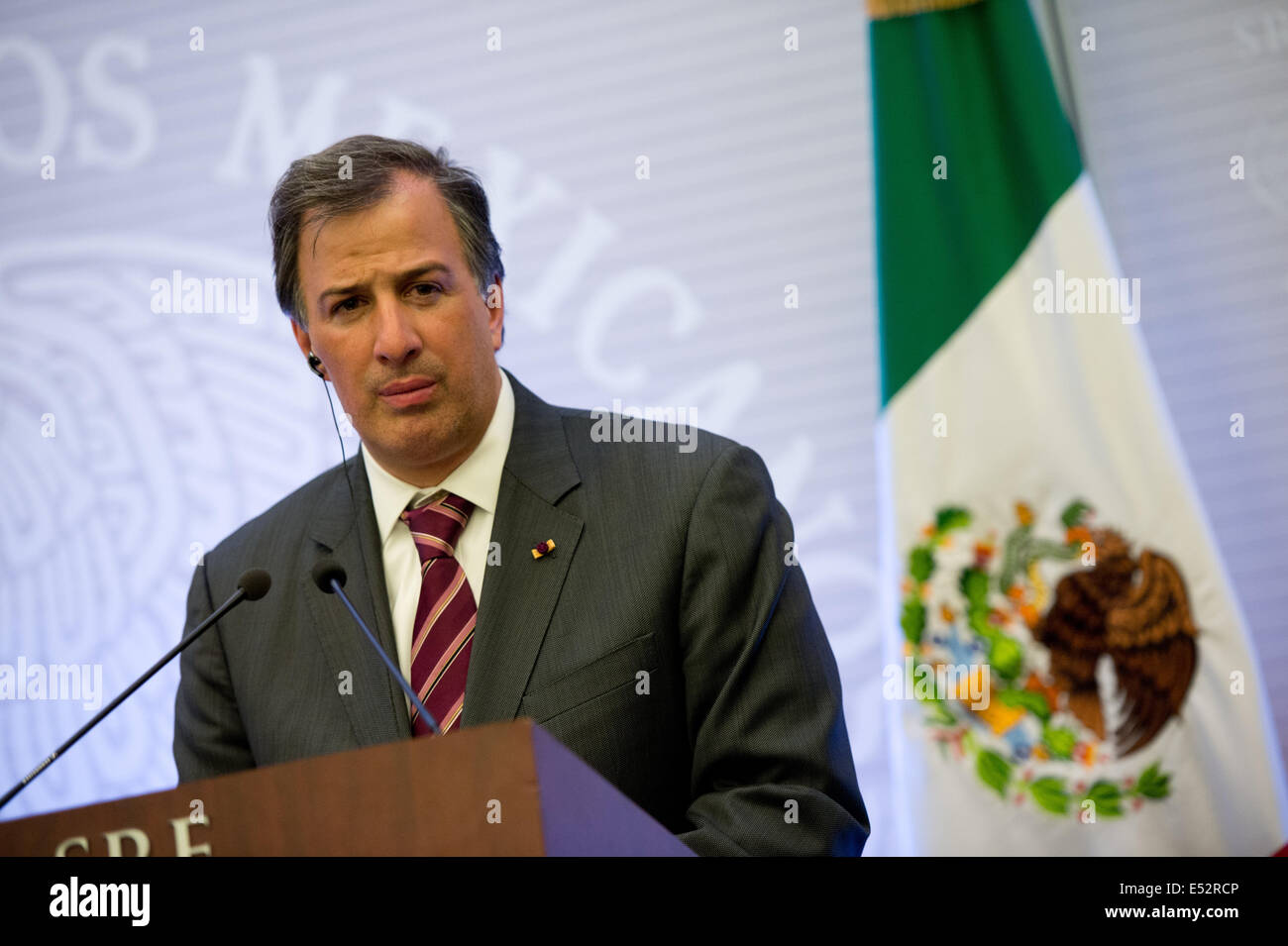 Il Ministro degli Esteri messicano Jose Antonio Meade Kuribrena durante una conferenza stampa a Città del Messico, 17 luglio 2014. Steinmeier è accompagnato durante la sua visita di tre giorni da parte di un gruppo di rappresentanti delle imprese. Foto: BERND VON JUTRCZENKA/dpa Foto Stock