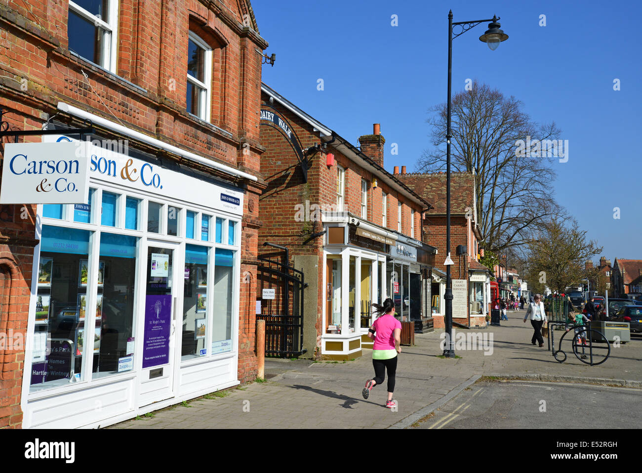 High Street, Hartley Wintney, Hampshire, Inghilterra, Regno Unito Foto Stock