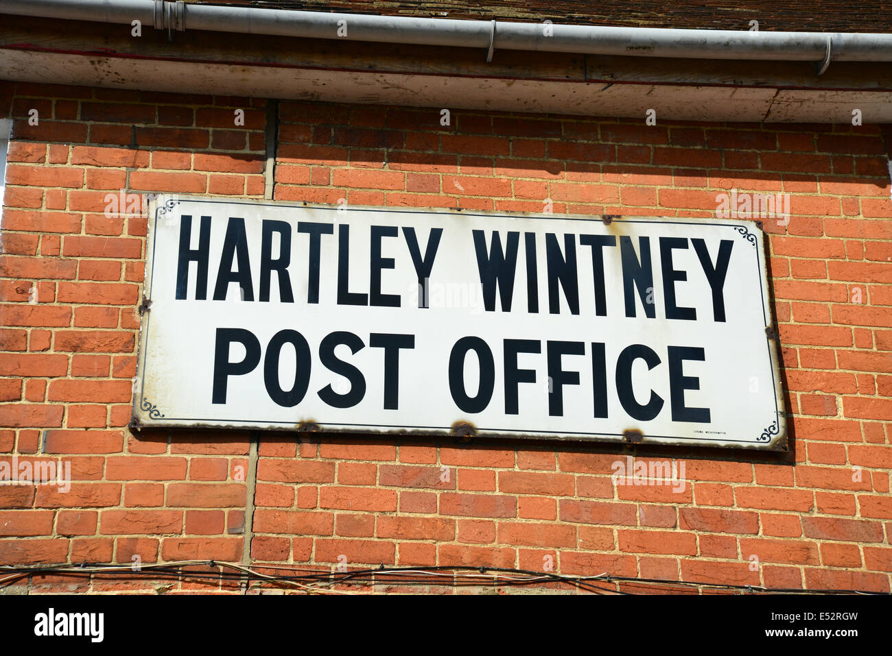 Vintage Hartley Wintney Post Office segno, High Street, Hartley Wintney, Hampshire, Inghilterra, Regno Unito Foto Stock