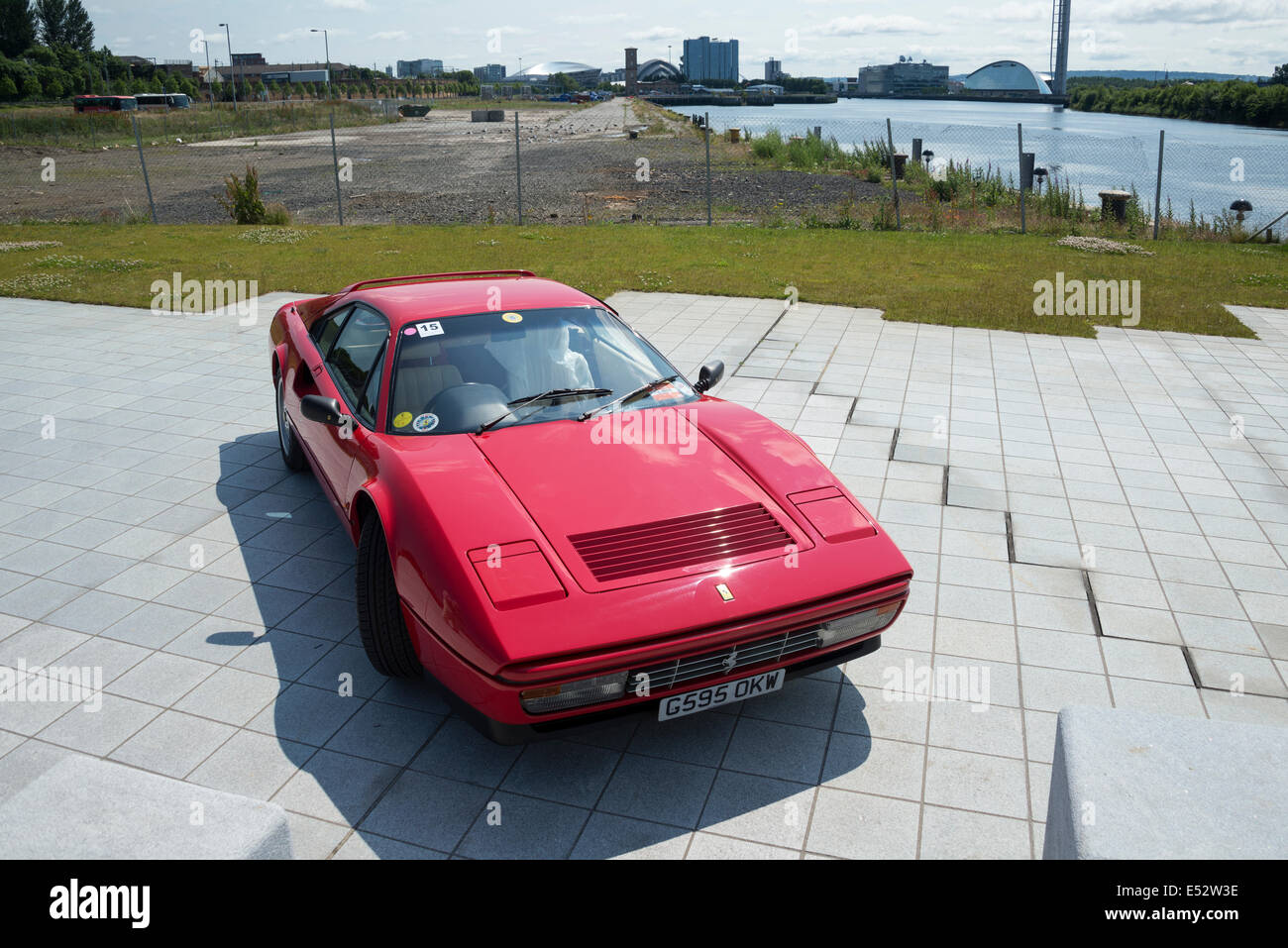 Rosso Ferrari sul display al Riverside Museum di trasporto Glasgow Foto Stock