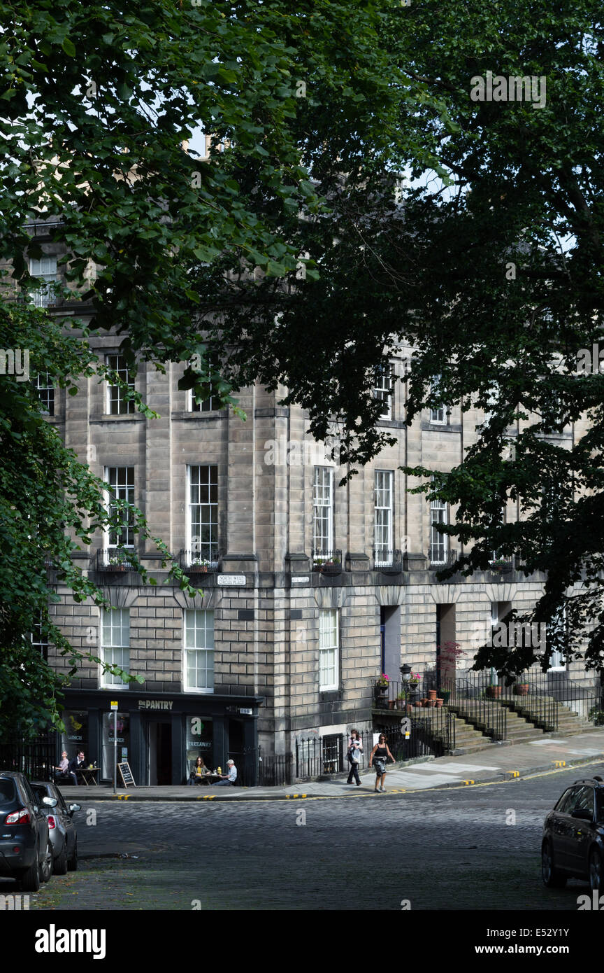 Edinburgh New Town. Scena di strada all'angolo di nord-ovest Circus Place e Royal Circus Foto Stock