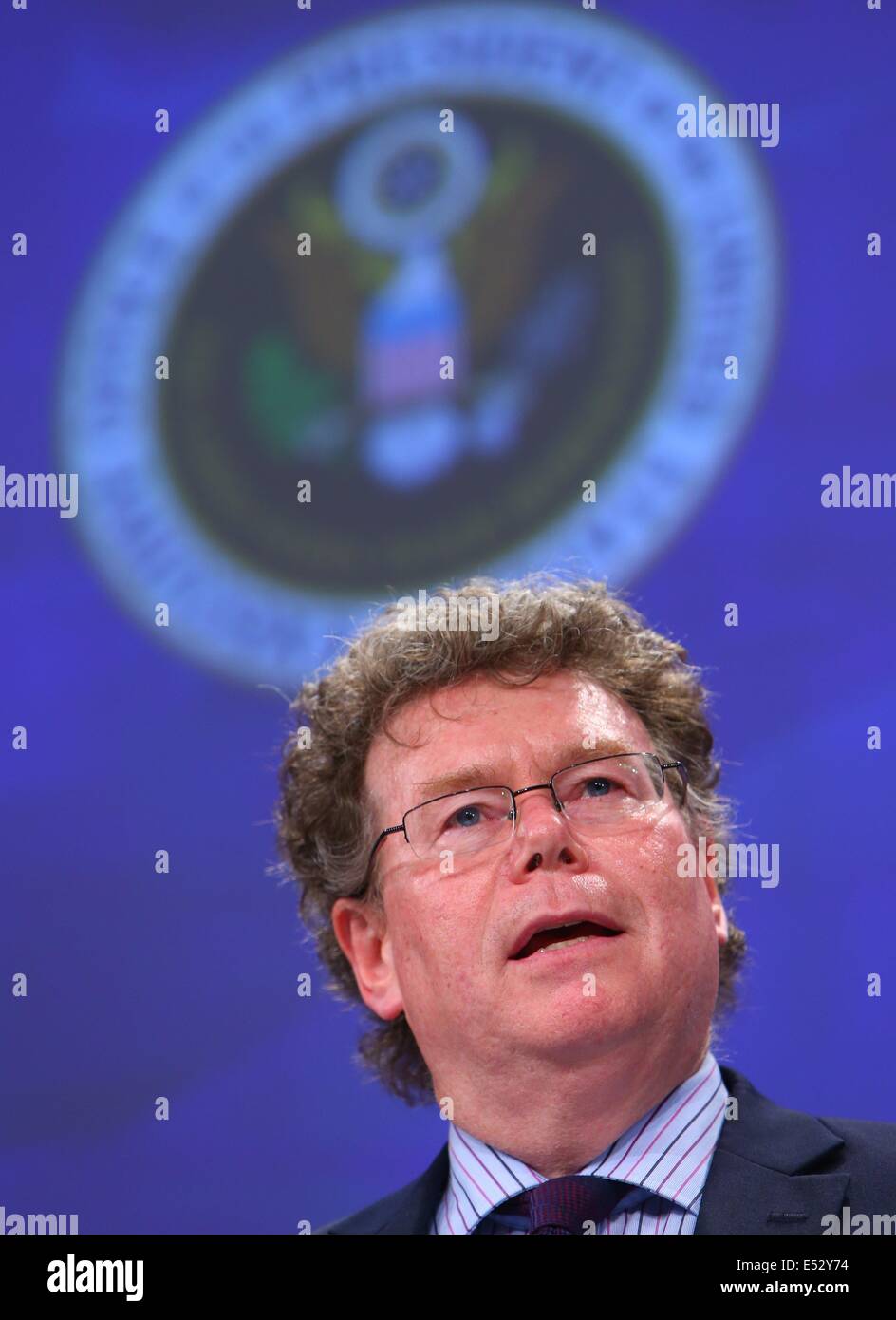 Bruxelles, sede centrale della Commissione europea a Bruxelles. 18 Luglio, 2014. Stati Uniti capo negoziatore Dan Mullaney affronta i media alla fine del sesto round del gli scambi e gli investimenti transatlantici di partenariato (TTIP), presso la sede centrale della Commissione europea a Bruxelles il 18 luglio 2014. Credito: Gong Bing/Xinhua/Alamy Live News Foto Stock