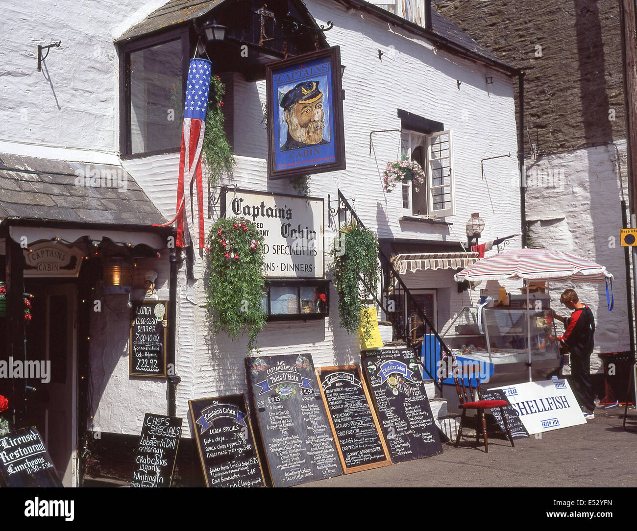 Cabina comandante ristorante sul porto, Polperro, Cornwall, England, Regno Unito Foto Stock