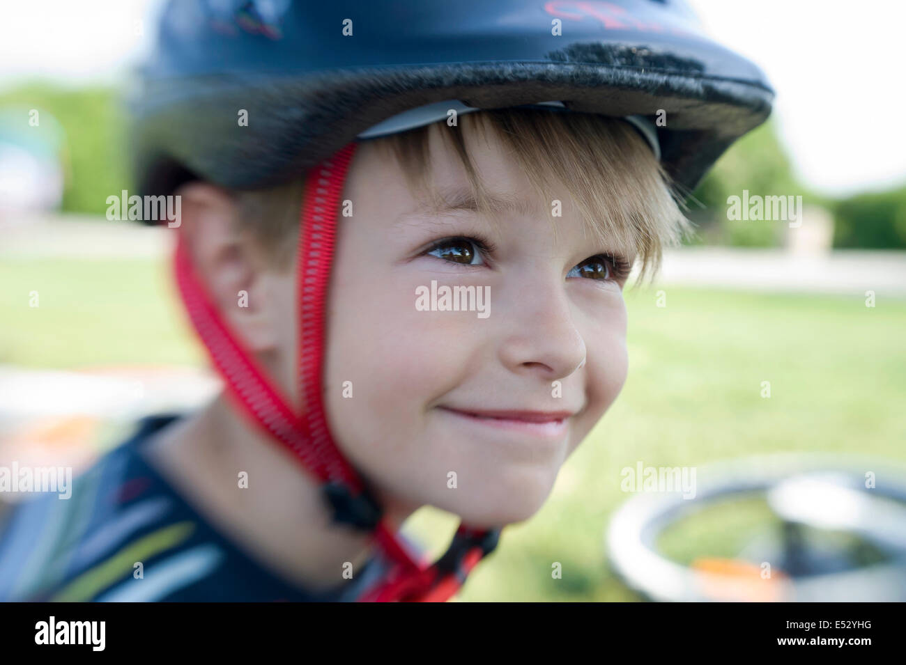 Motociclista di piccolo ragazzo Foto Stock