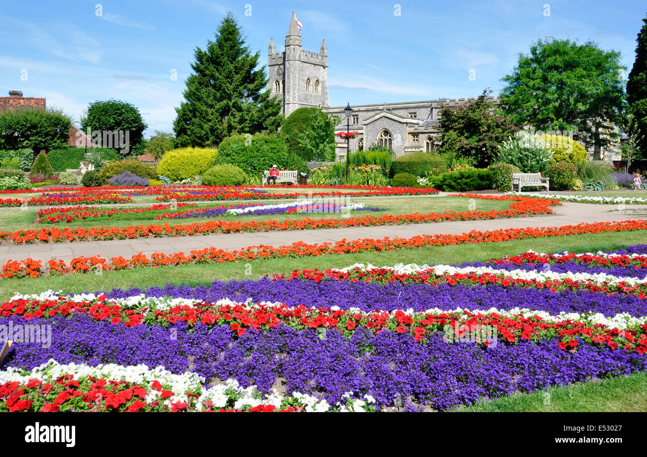 Bucks Chilterns Old Amersham Gnd del ricordo piantato in colori di Oxford + Bucks Fanteria Leggera - ricordando inizio Grande Guerra Foto Stock