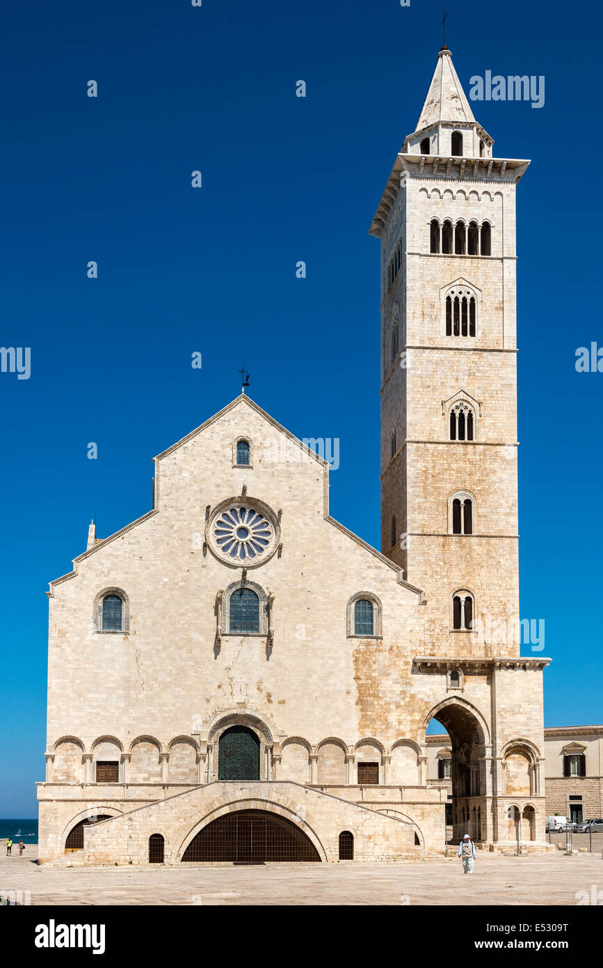 Il XII secolo cattedrale romanica a Trani, Puglia, Italia meridionale. Foto Stock