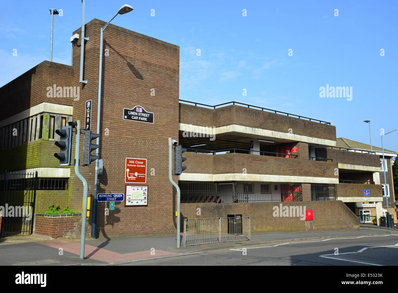 Biancheria Street multi-story car park, Bowling Green Street, Warwick, Warwickshire, Inghilterra, Regno Unito Foto Stock