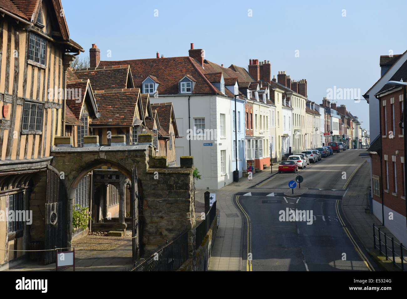 Vista di High Street a Lord Leycester Hospital, High Street, Warwick, Warwickshire, Inghilterra, Regno Unito Foto Stock