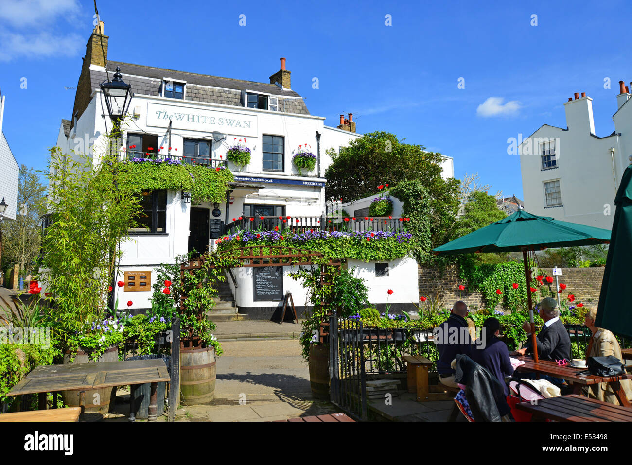Il White Swan Pub, Riverside, Twickenham, London Borough of Richmond upon Thames, Greater London, England, Regno Unito Foto Stock
