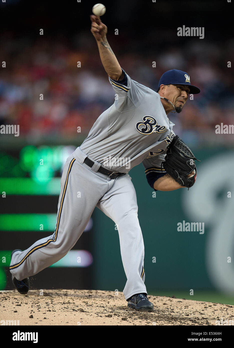 Washington, DC, Stati Uniti d'America. 18 Luglio, 2014. Milwaukee Brewers a partire lanciatore Kyle Lohse (26) eroga un passo contro il Washington cittadini durante il terzo inning del loro gioco a cittadini Park a Washington D.C, Venerdì 18 Luglio, 2014. Credito: Harry E. Walker/ZUMA filo/Alamy Live News Foto Stock