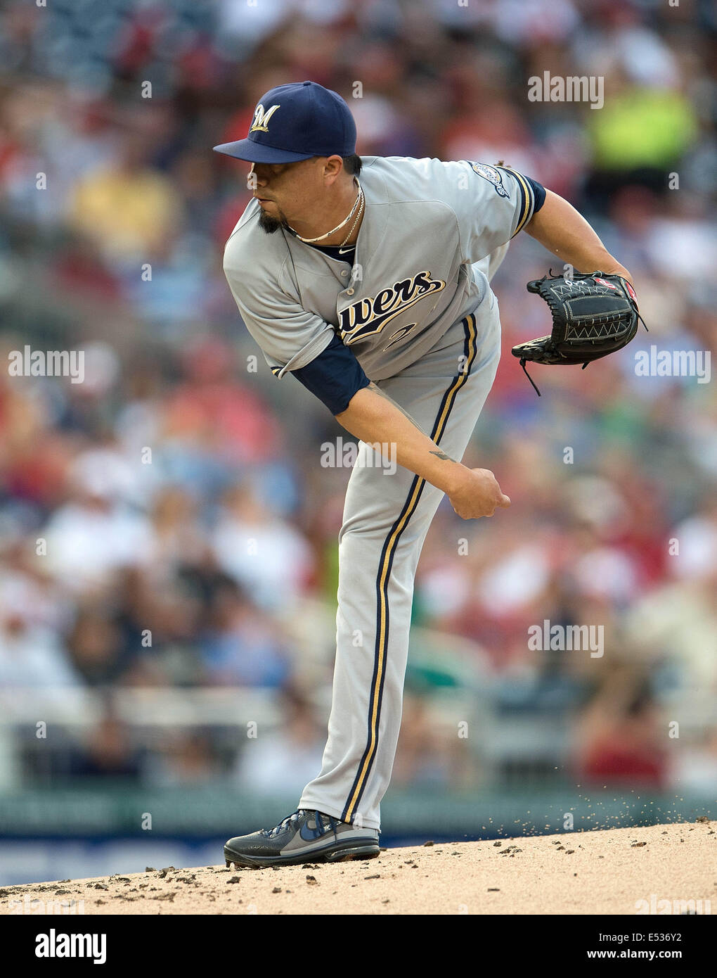 Washington, DC, Stati Uniti d'America. 18 Luglio, 2014. Milwaukee Brewers a partire lanciatore Kyle Lohse (26) eroga un passo contro il Washington cittadini durante il primo inning di gioco i loro cittadini a parcheggiare in Washington D.C, Venerdì 18 Luglio, 2014. Credito: Harry E. Walker/ZUMA filo/Alamy Live News Foto Stock