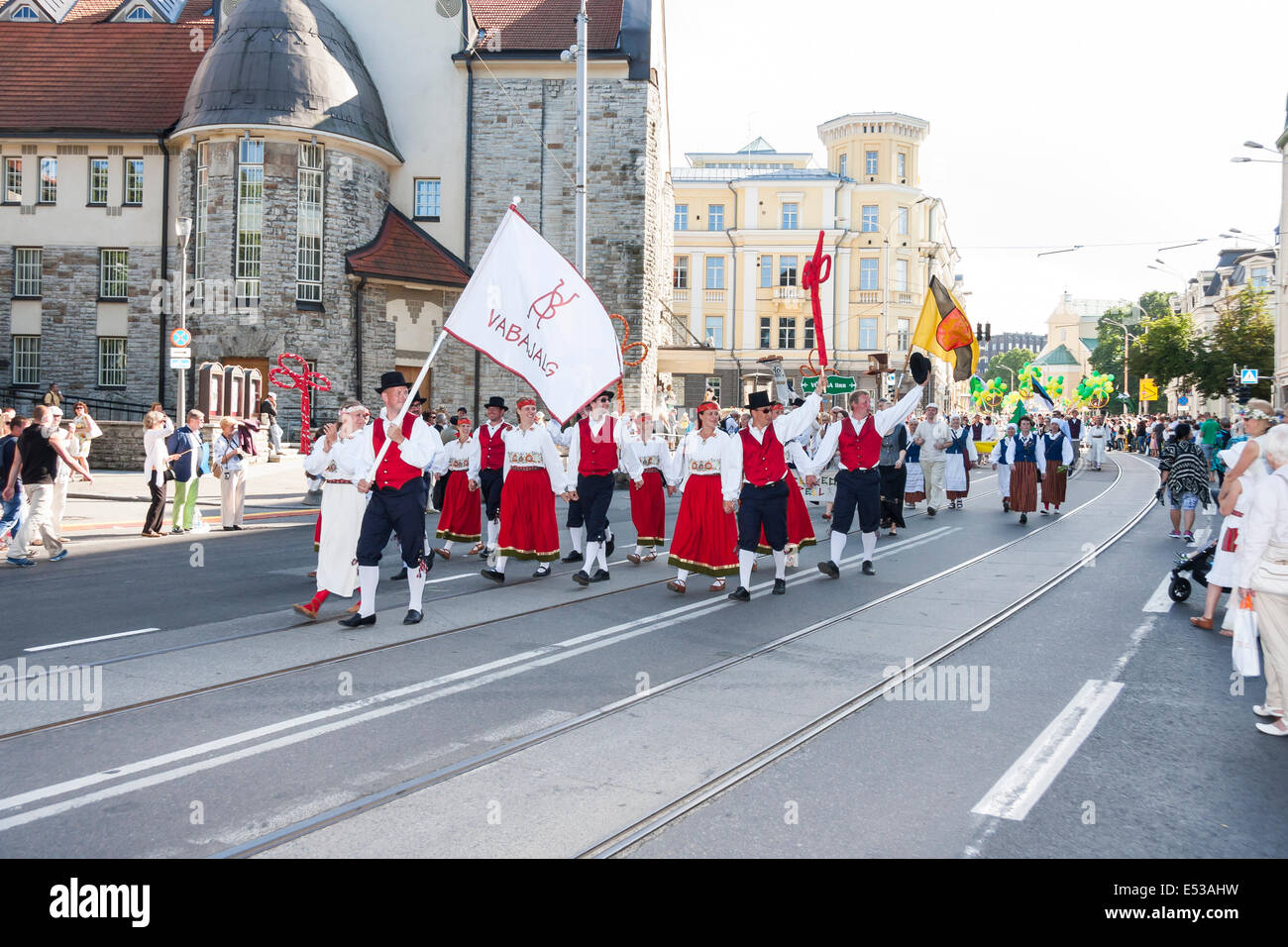 Tallinn, Estonia - Luglio 05, 2014: sfilata di estone XXVI canto nazionale e festival di danza chiamato Aja Puudutus, Puudutuse Aeg Foto Stock