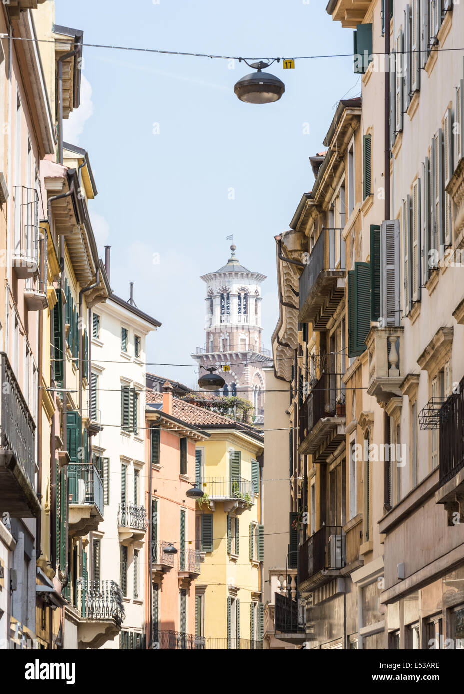 Stretto Vicolo nel centro storico di Verona (Italia) Foto Stock