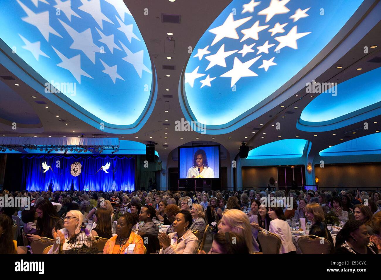 Noi la First Lady Michelle Obama offre commento durante il Congresso annuale del Club della First Lady pranzo 1 Maggio 2014 a Washington, DC. Foto Stock