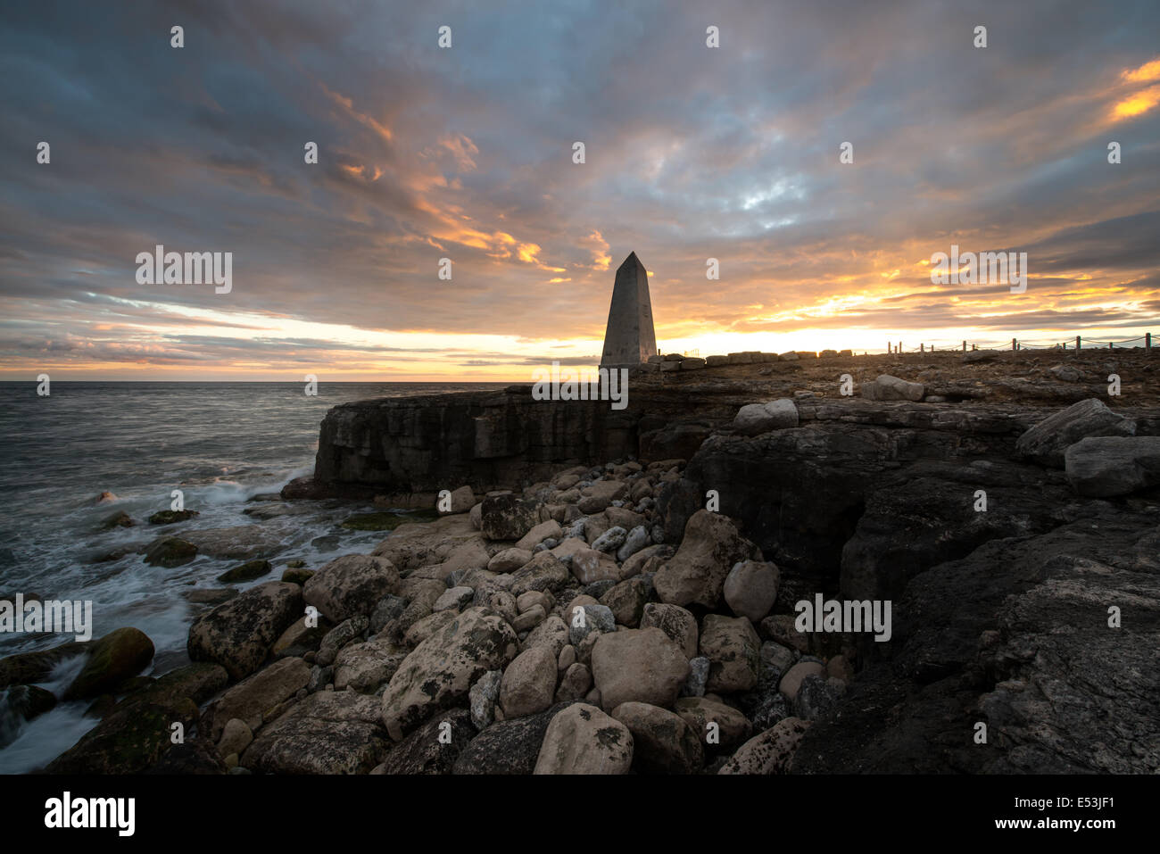Portland Bill sotto il cielo nuvoloso Foto Stock