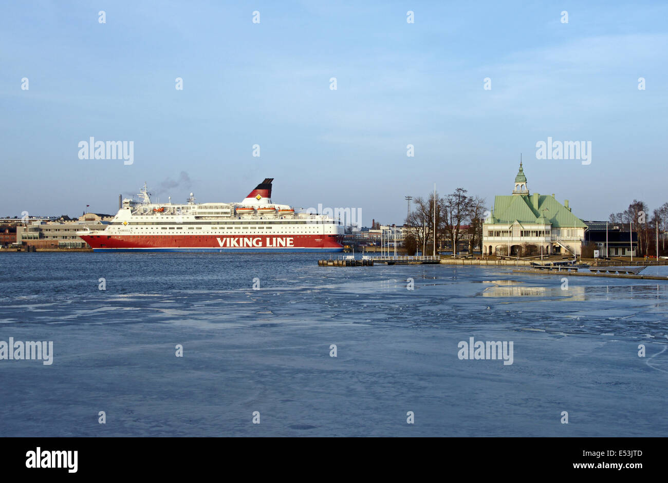 La Viking Line auto di proprietà e per i passeggeri dei traghetti nel porto di Gabriella ormeggiata nel porto di Helsinki Finlandia Foto Stock