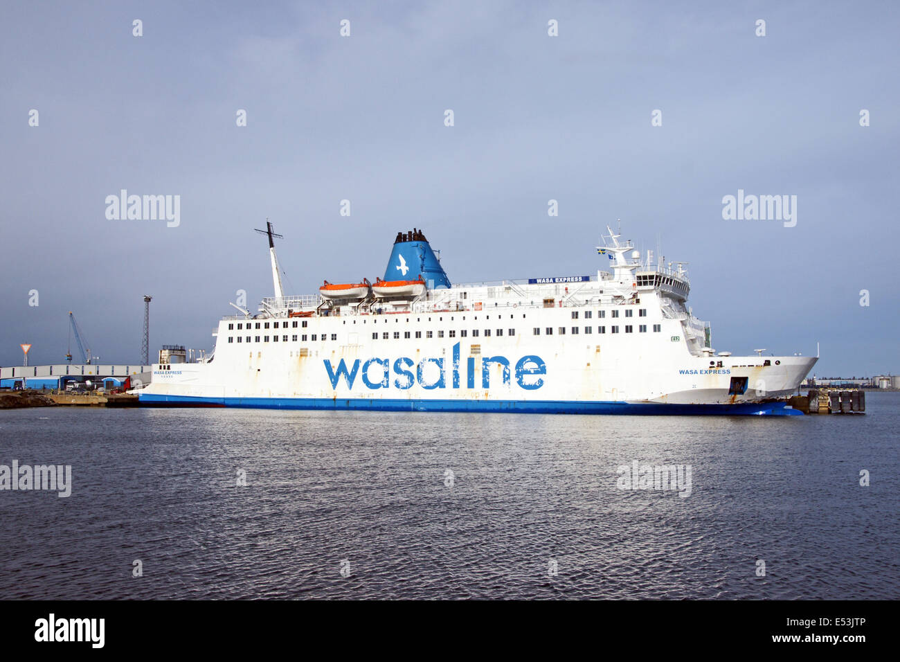 Umeå ferry terminal con linea di Wasa Wasa Express carico scarico arrivati da Vaasa in Finlandia Foto Stock