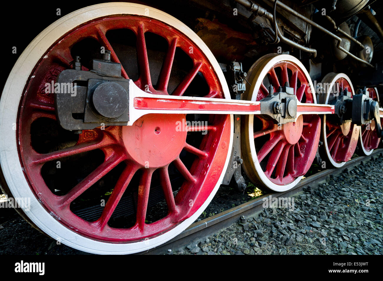 Il vecchio motore a vapore locomotiva meccanismo di propulsione delle ruote di alimentazione di macchine forza forte acciaio potenti Foto Stock