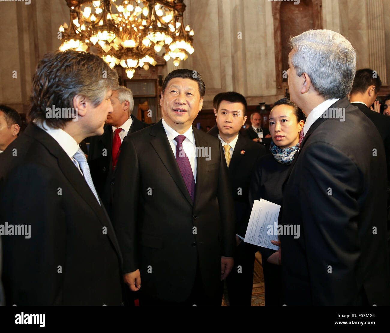 Buenos Aires, Argentina. 19 Luglio, 2014. Il presidente cinese Xi Jinping (C) anteriore incontra con l'argentino Vice Presidente del Senato e Presidente Amado Boudou (L,) anteriore e della Camera dei Deputati Presidente Julian Dominguez (R) anteriore a Buenos Aires, Argentina, luglio 19, 2014. Credito: Ding Lin/Xinhua/Alamy Live News Foto Stock