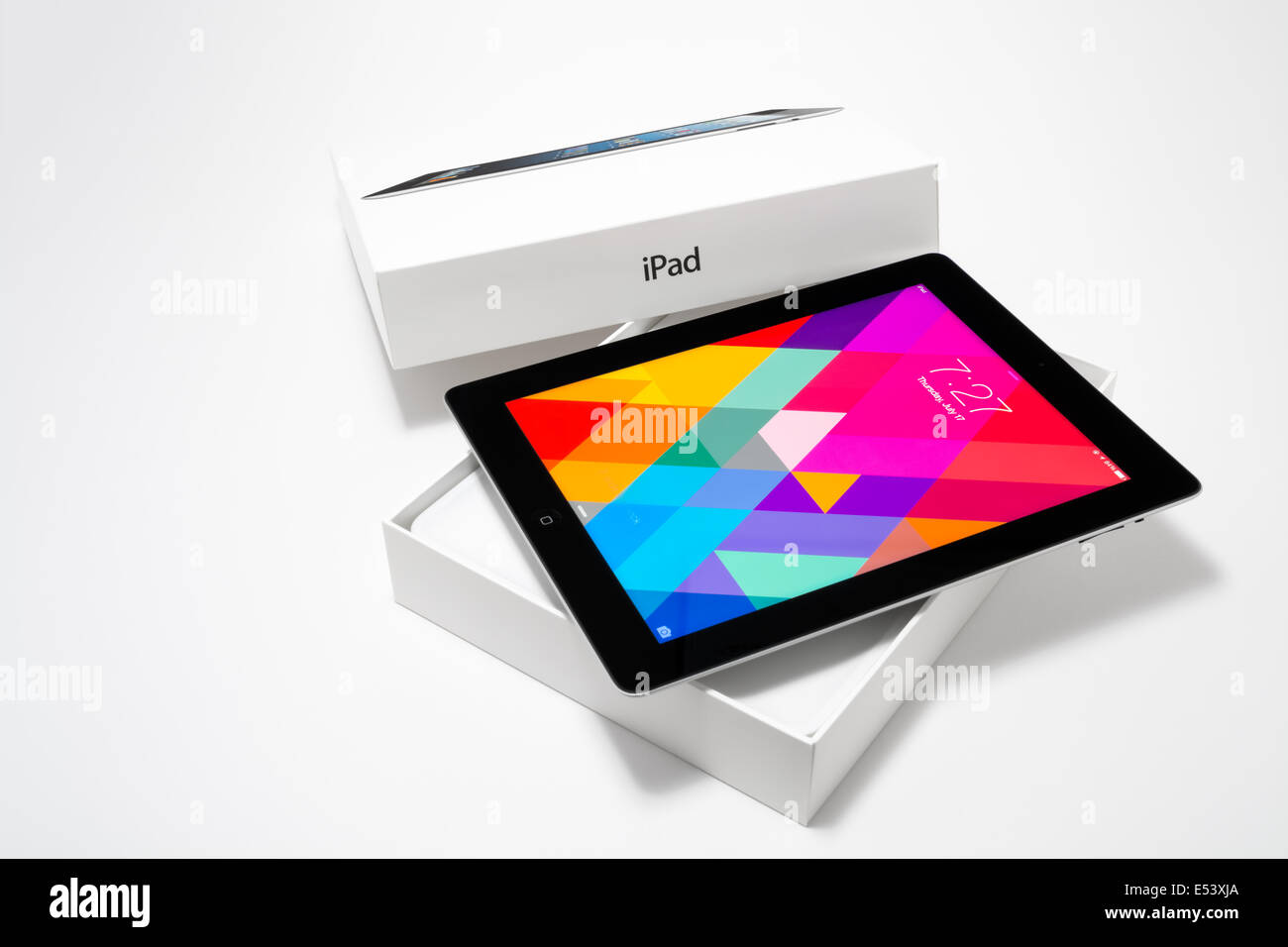 Manila, Filippine - Luglio 17, 2014: estrazione di un Ipad Apple di quarta generazione (Display Retina) con iOS 7. iOS 7 nuova operazione sist Foto Stock