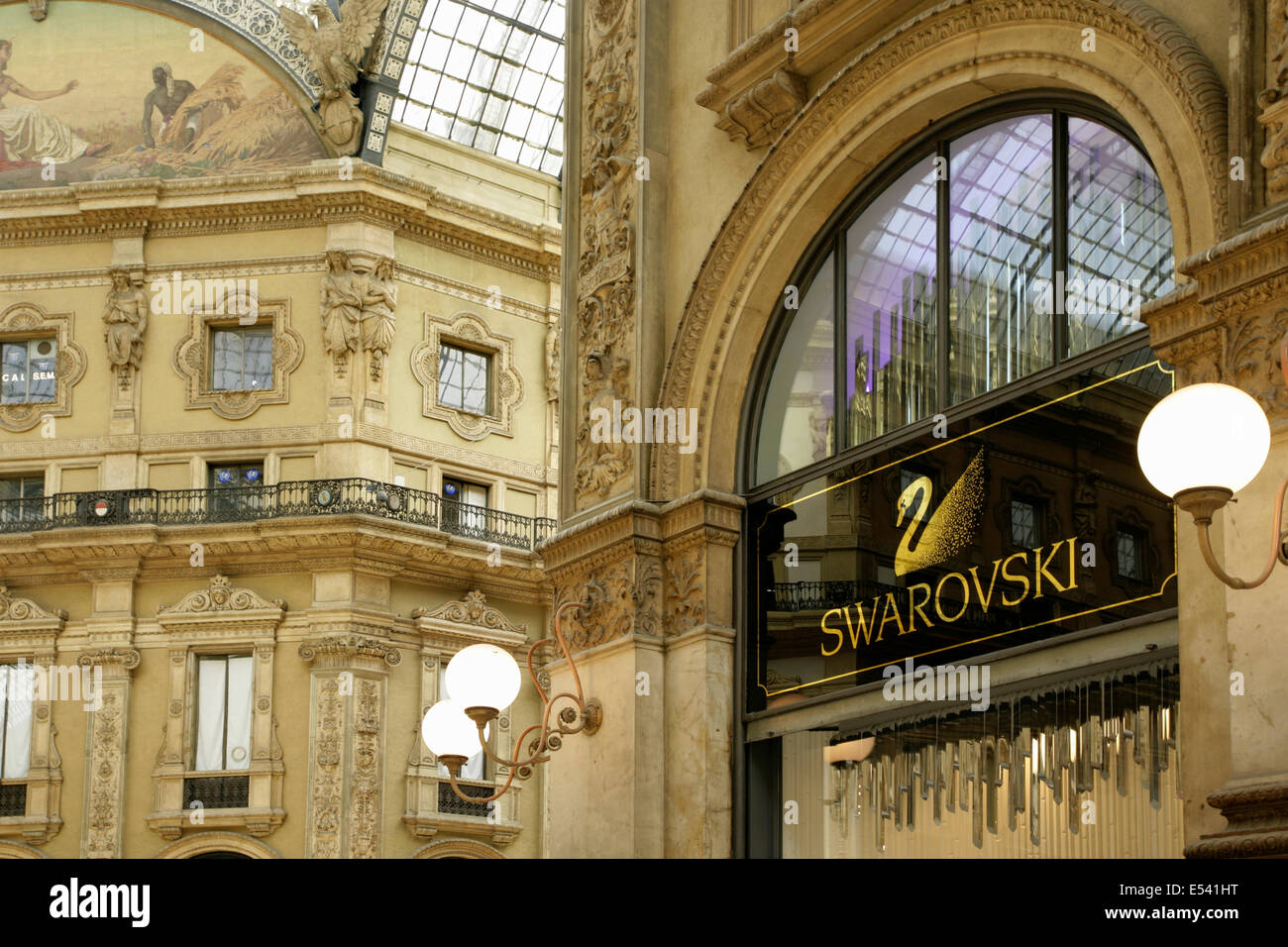 Il cristallo Swarovski shop in Galleria Vittorio Emanuele II, Milano, Italia  Foto stock - Alamy