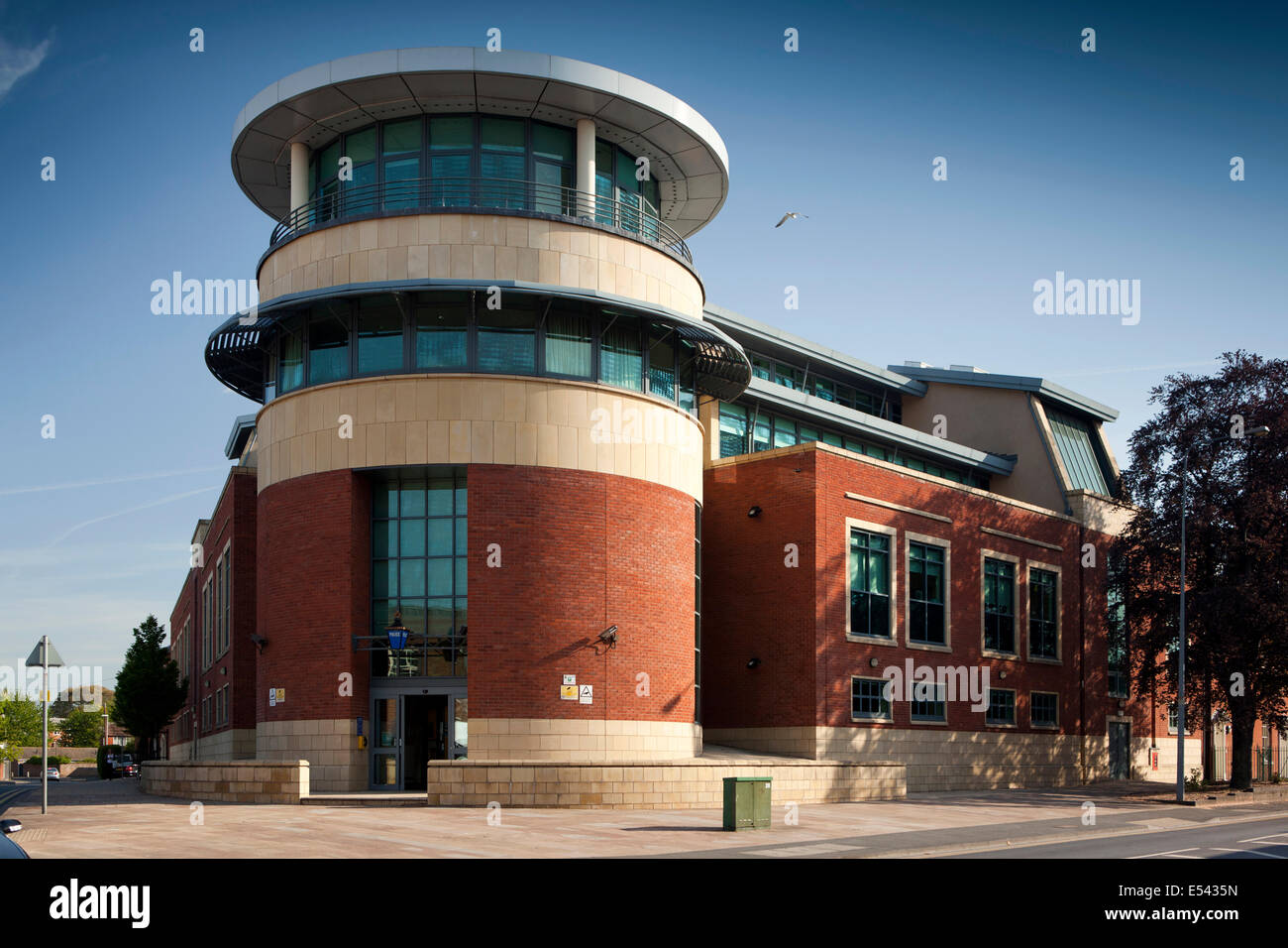 Regno Unito, Inghilterra, Worcestershire, Worcester, Castle Street, West Mercia Police Station building Foto Stock