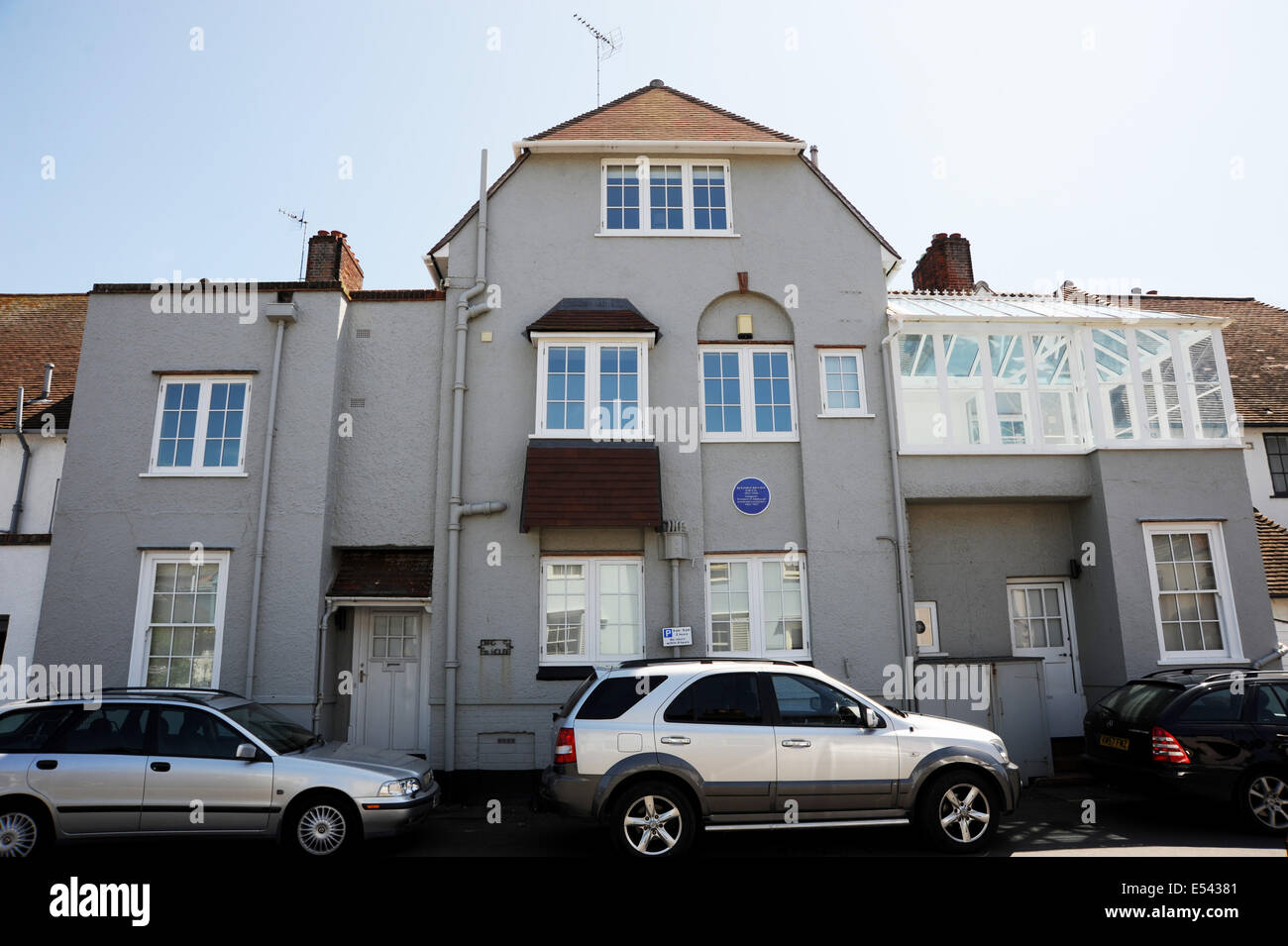 Benjamin Britten's prima Aldeburgh home. Targa blu sulla strada Crabbe lato della falesia House Foto Stock