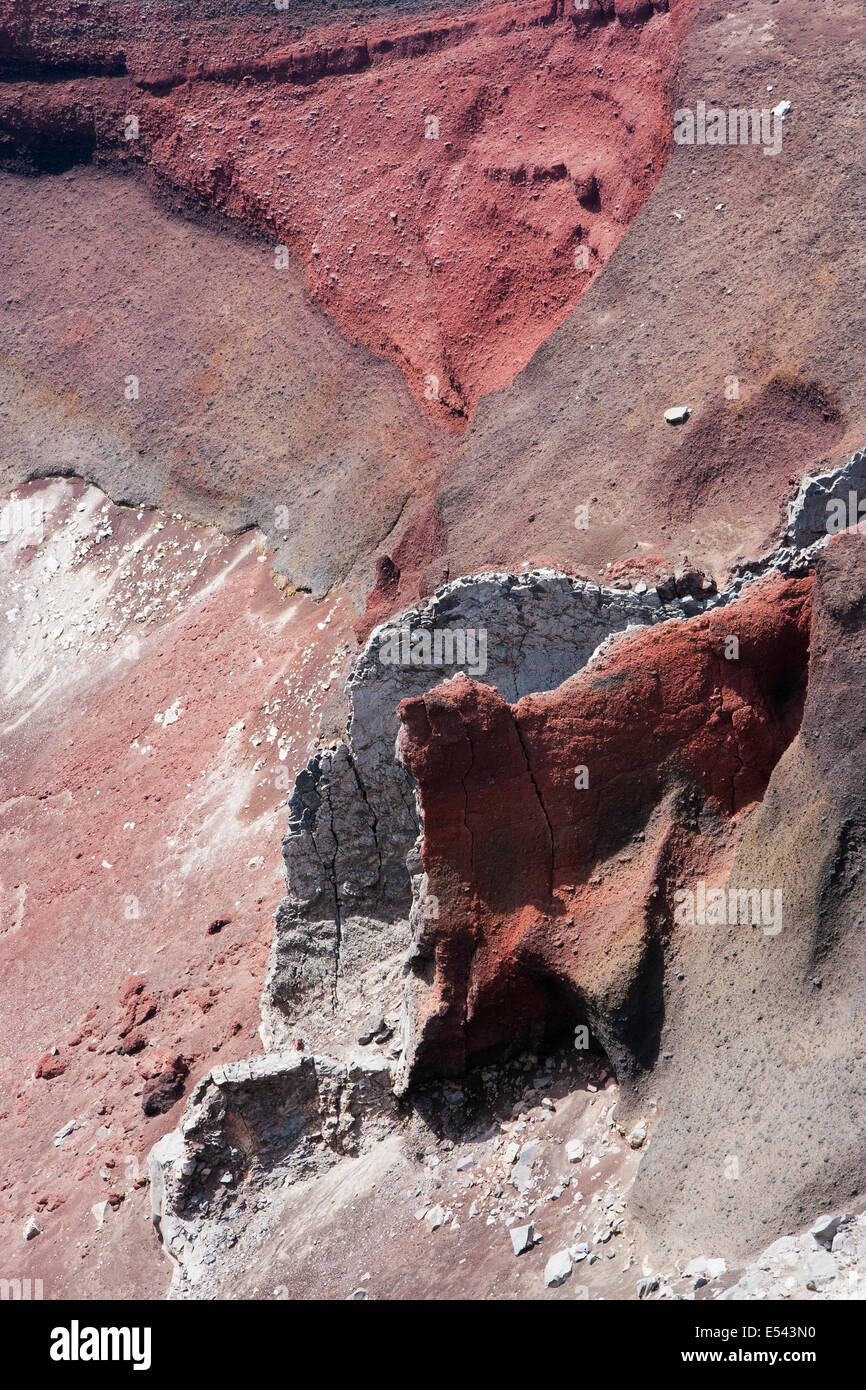 Dettaglio del flusso di lava nel cratere rosso Foto Stock