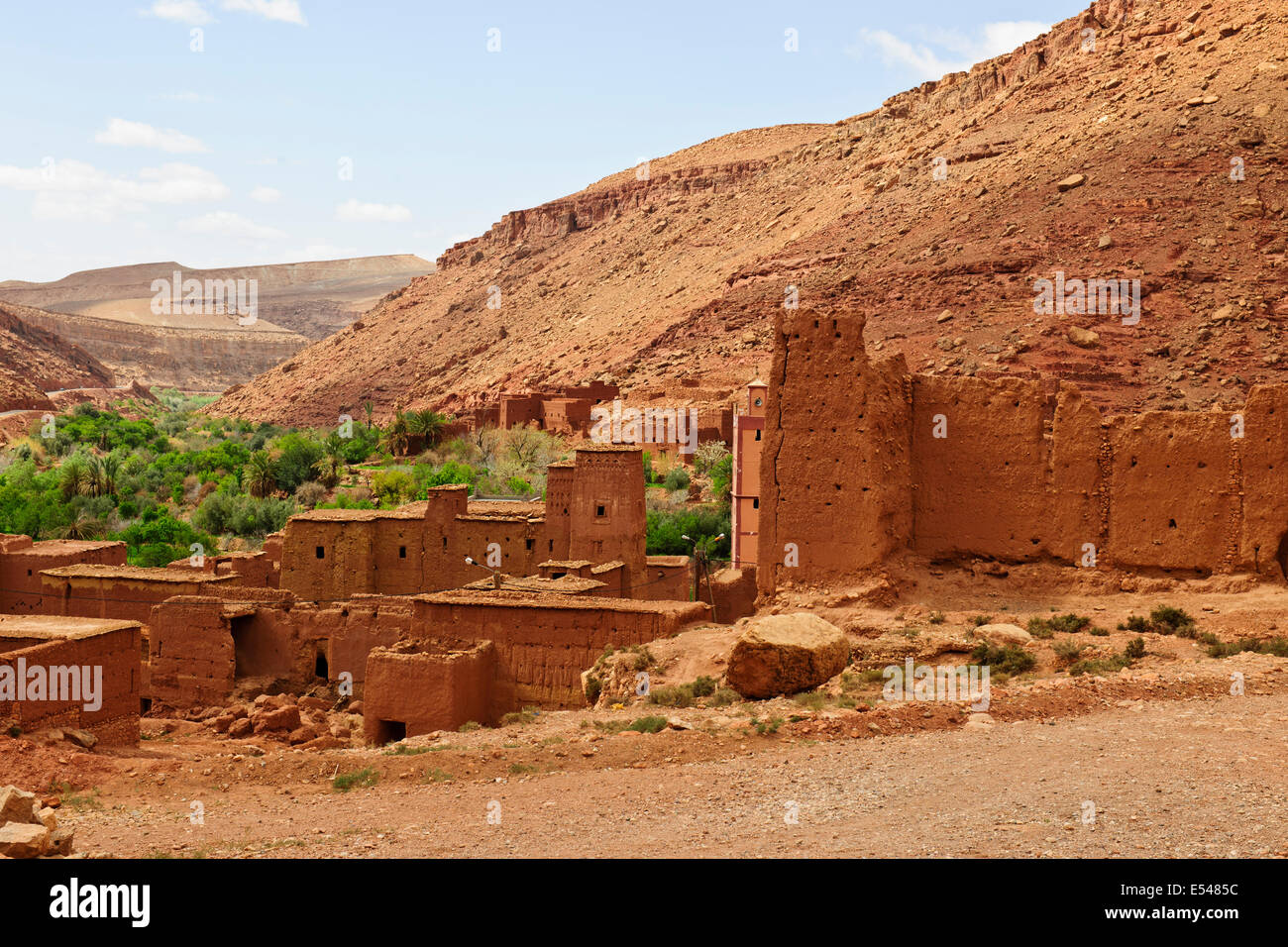 Dadkht ait omazia village,vicino ait bennhaddou,verde fertili valli fluviali, l'agricoltura,noce,alberi di pesco in fiore,morocc Foto Stock