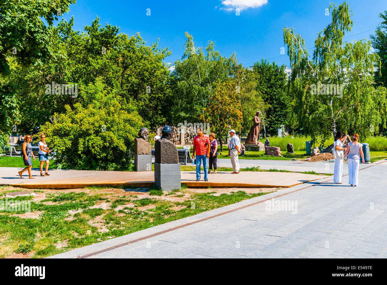 Monumenti da ex leader comunista nel parco Museon delle arti, Mosca, Russia, sabato 19 luglio, 2014 Foto Stock