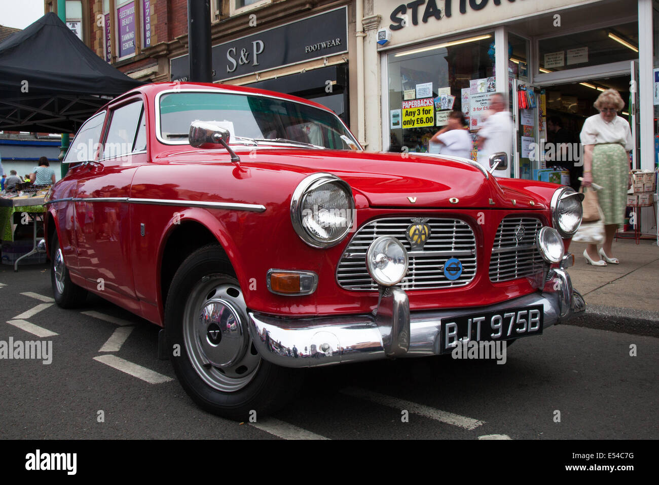 Fleetwood, nel Lancashire, 20 luglio, 2014. Vecchio tipo di Volvo 121 Amazon a Fleetwood Festival dei trasporti. Questo evento ha avuto luogo per la prima volta il 14 luglio 1985, e da allora è diventata un ente Fleetwood, con una parata, passeggiando a spettacoli del teatro di strada, scarecrows e workshop nel centro della citta'. Attrazioni incluse auto classiche, spot pubblicitari, veicoli di tutti i tipi e le dimensioni e la descrizione. Lo scorso anno ha visto oltre 70.000 visitatori venuti a Fleetwood per questa gloriosa famiglia giornata di divertimento. Credito: Foto Stock