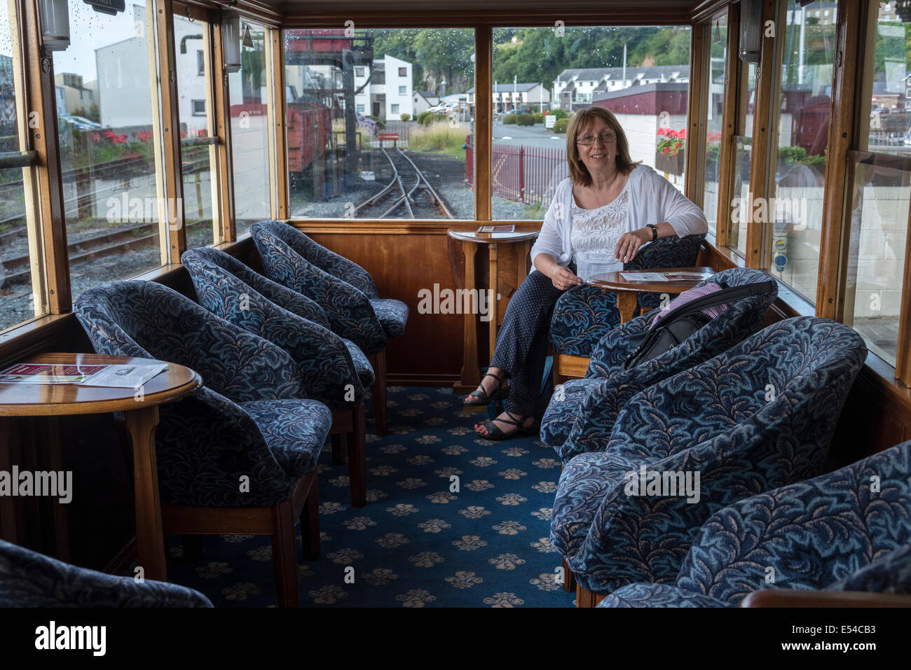All'interno del lussuoso hotel di prima classe carrello di osservazione sul Ffestiniog railway. Foto Stock
