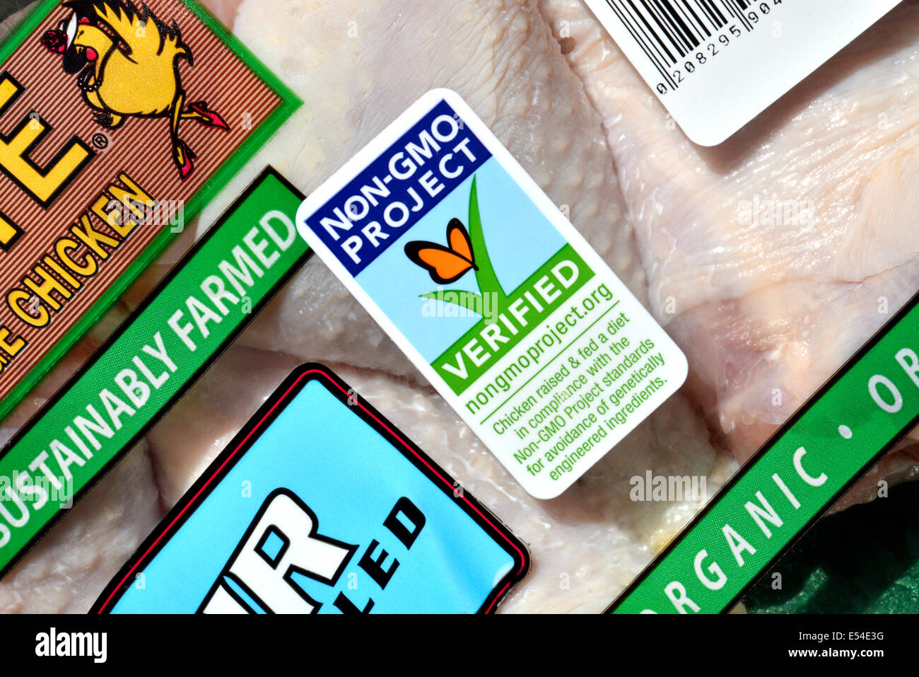 Rosie Free Range Chicken USDA Organic bacchette sono confezionate con un non OGM etichetta che indica non OGM verifica. Foto Stock