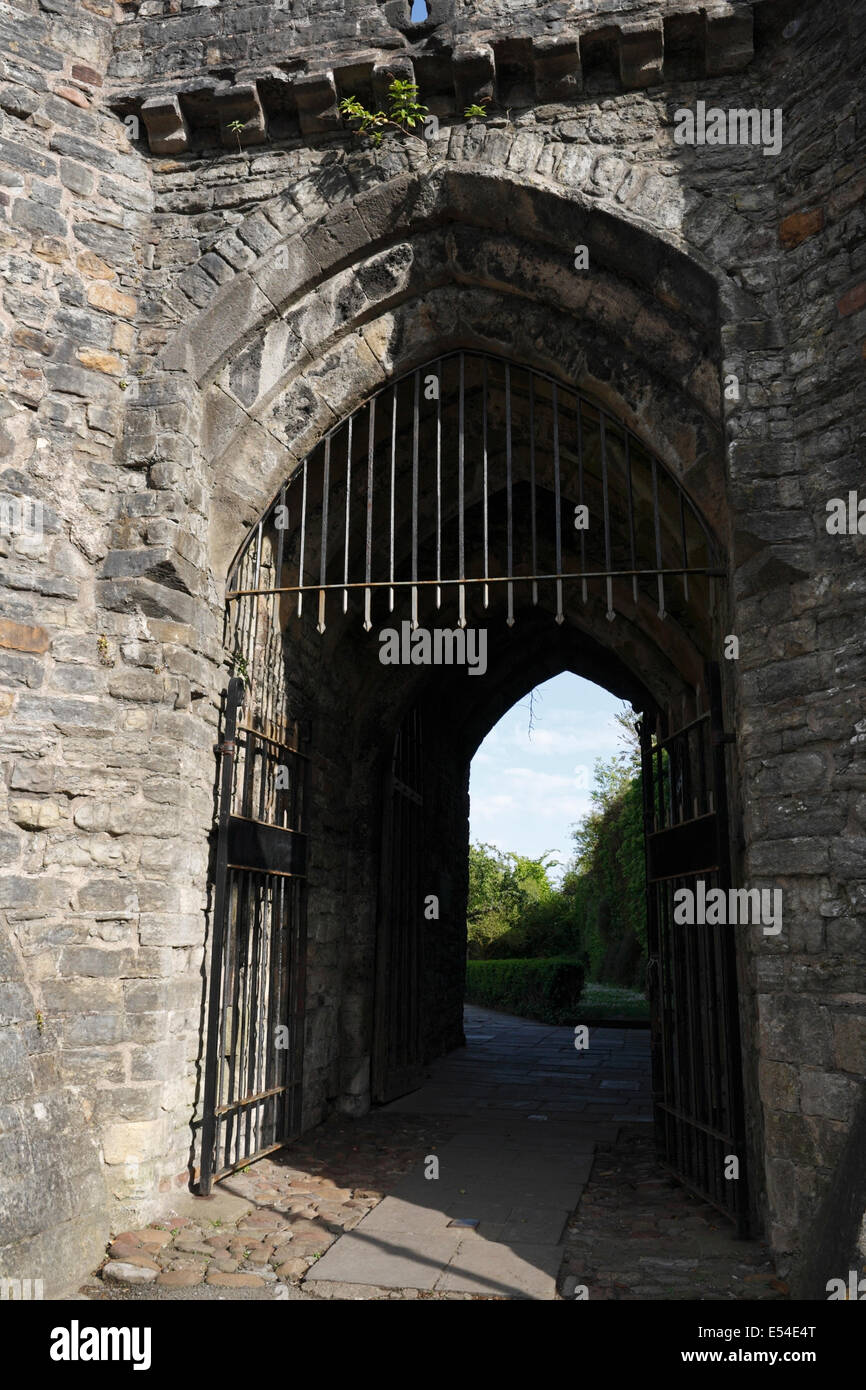 Ingresso al palazzo vescovile di Llandaff Cardiff Galles UK edificio storico di grado i Foto Stock