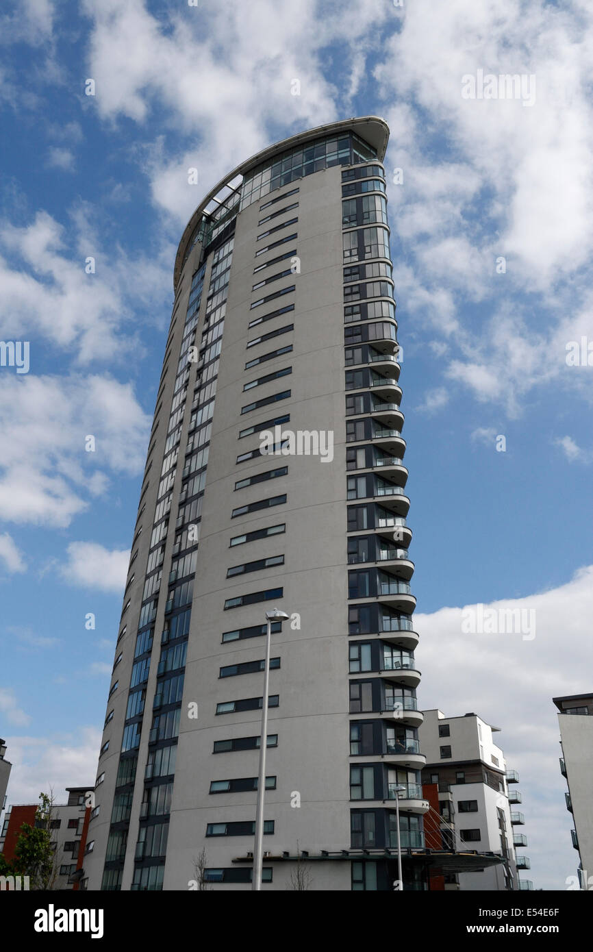 The Tower, edificio residenziale a torre presso Meridian Quay a Swansea, Galles, Regno Unito, l'edificio piu' alto del Galles, appartamenti e appartamenti di lusso, alto edificio Foto Stock