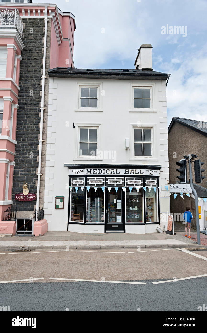 Aberdovey aberdyfi galles scena di strada vecchia sala medica farmacia Foto Stock