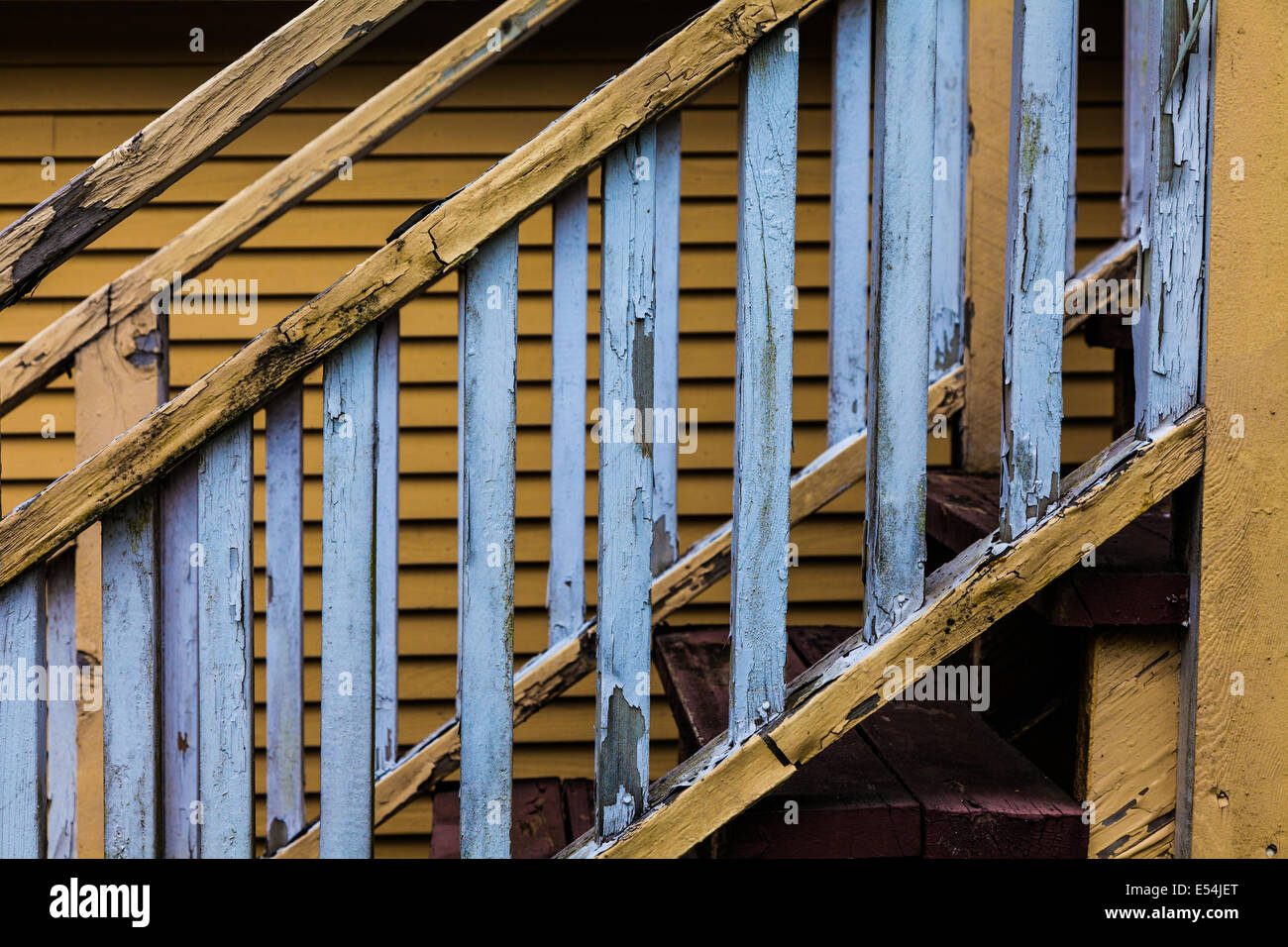 Immagine astratta di una vecchia scalinata che richiedono nuova vernice Foto Stock