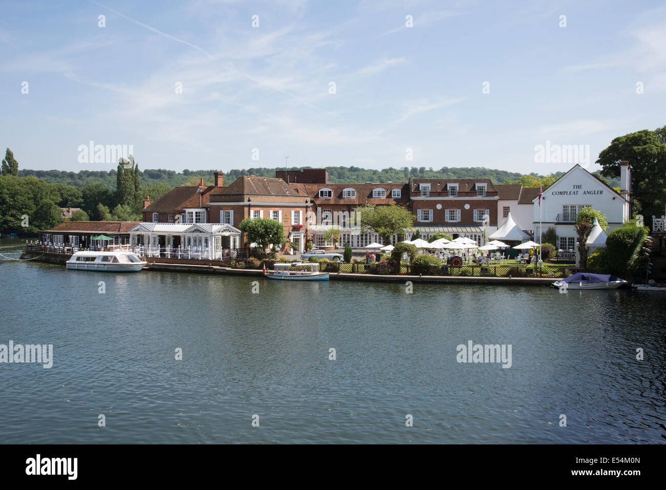 Il Compleat Angler Hotel visto dal Ponte di Marlow Buckinghamshire REGNO UNITO Foto Stock