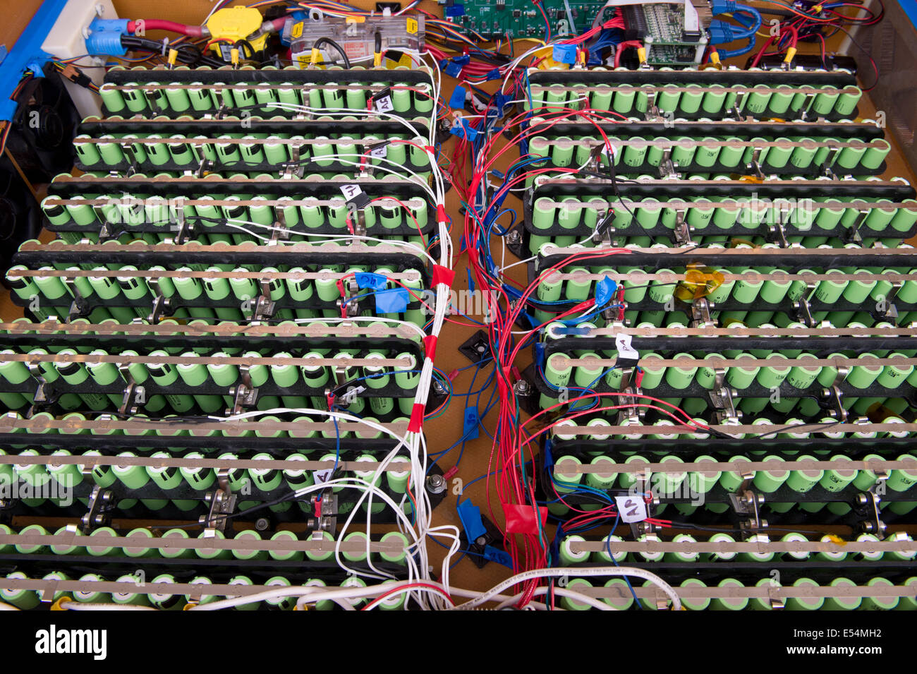 Un pacchetto di batterie agli ioni di litio si carica durante le gare di qualificazione per i 1.700-mile American Solar sfida evento Foto Stock