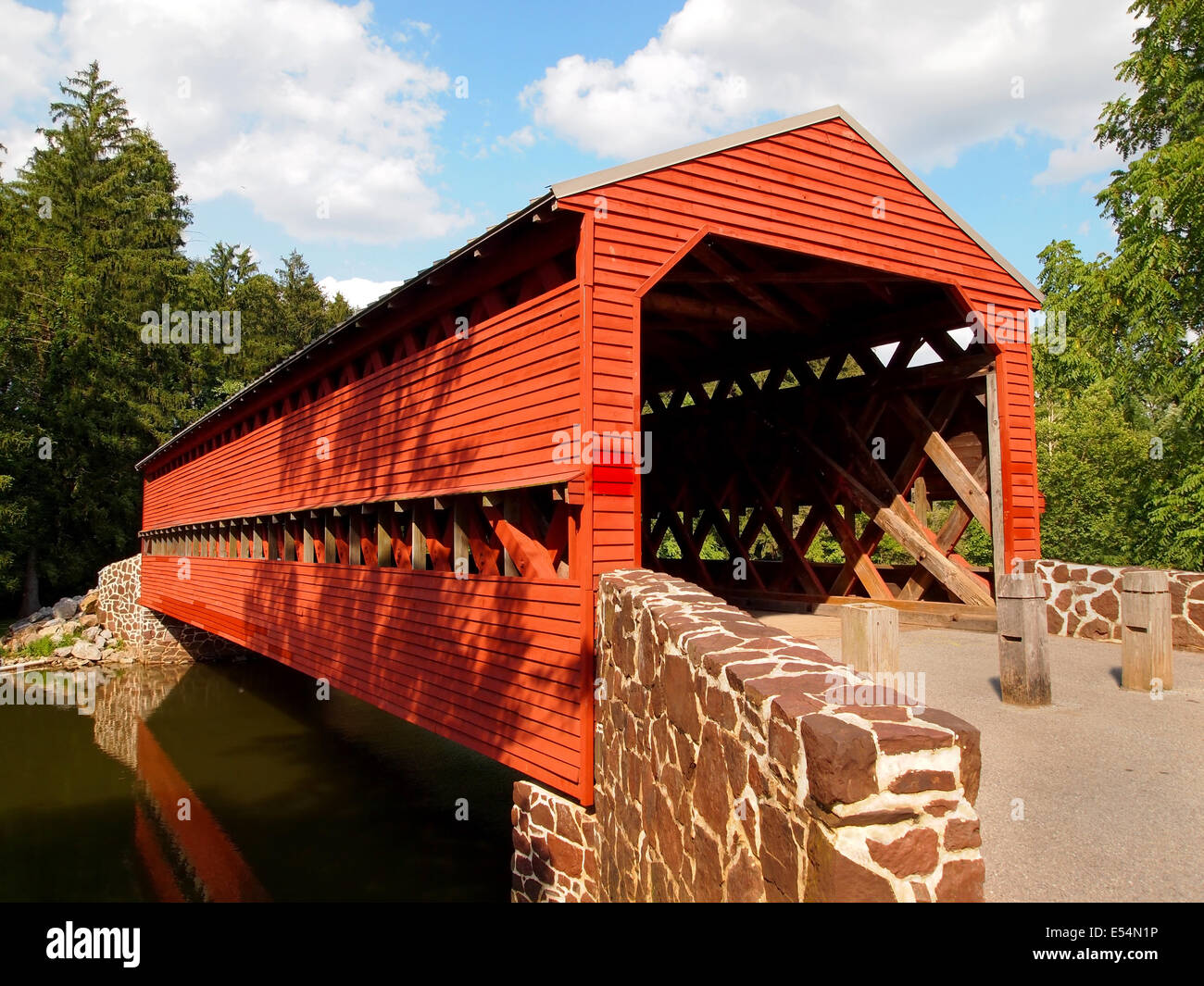 Sauck del ponte di coperta, noto anche come ponte di Sachs, attraversa Marsh Creek, nei pressi di Gettysburg, Pennysylvania. Foto Stock