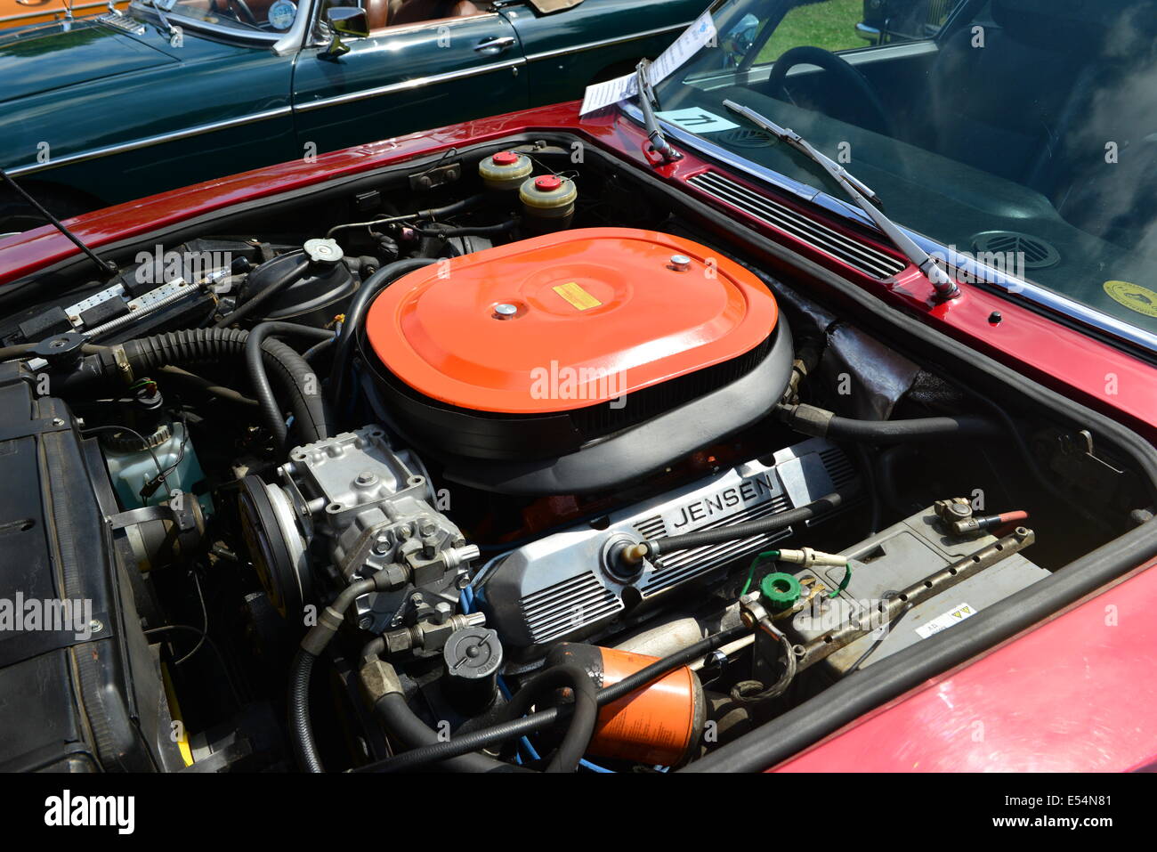 Un motore V8 in un'auto. Foto Stock