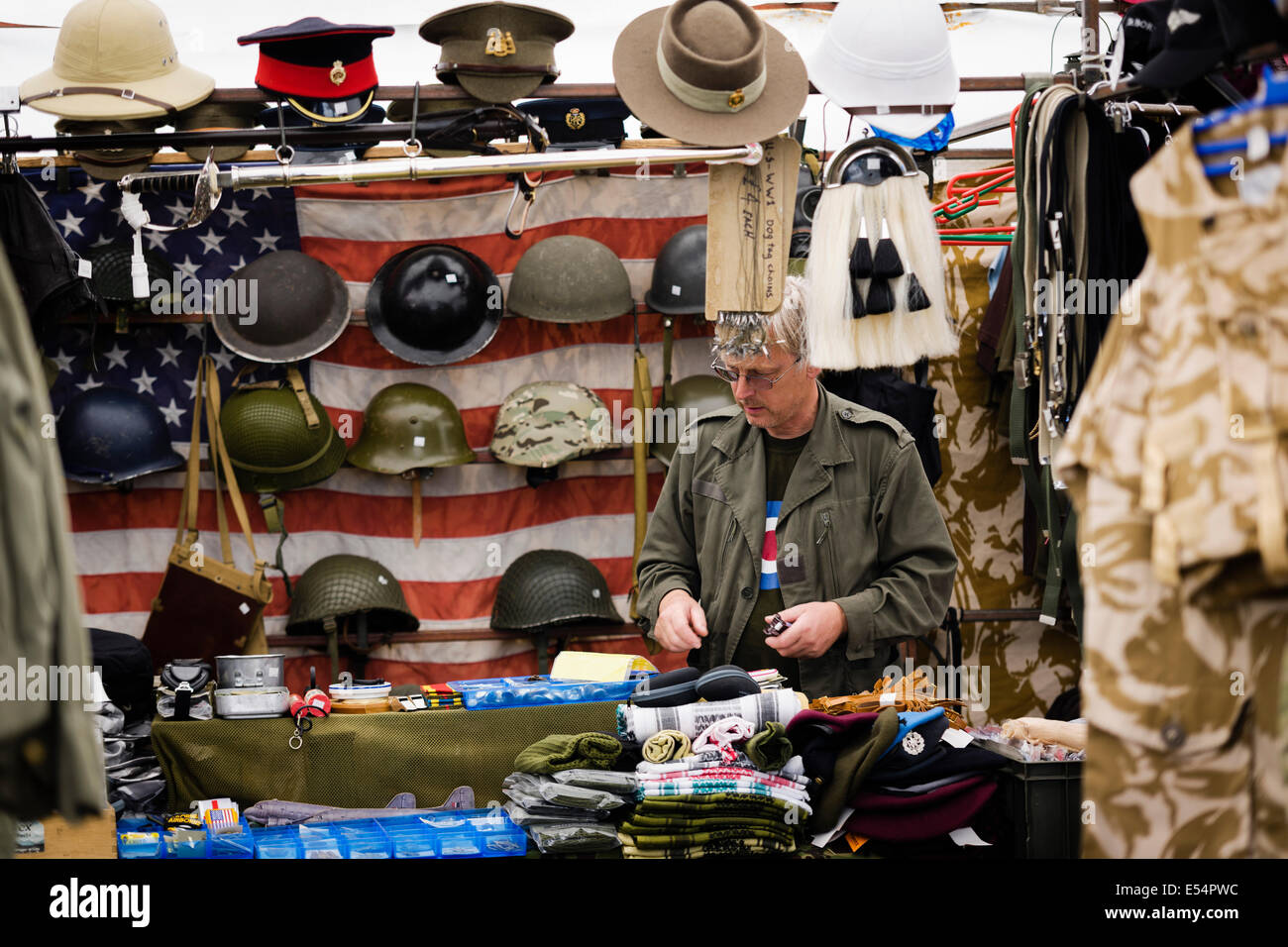 Westenhanger, Kent, Regno Unito. Il 20 luglio, 2014. "La guerra e la pace di ripresa " evento a Westenhanger. Con la guerra rievocazioni, Fancy Dress, effettivo e memorabilia di replica e di più. Credito: Tom Arne Hanslien/Alamy Live News Foto Stock