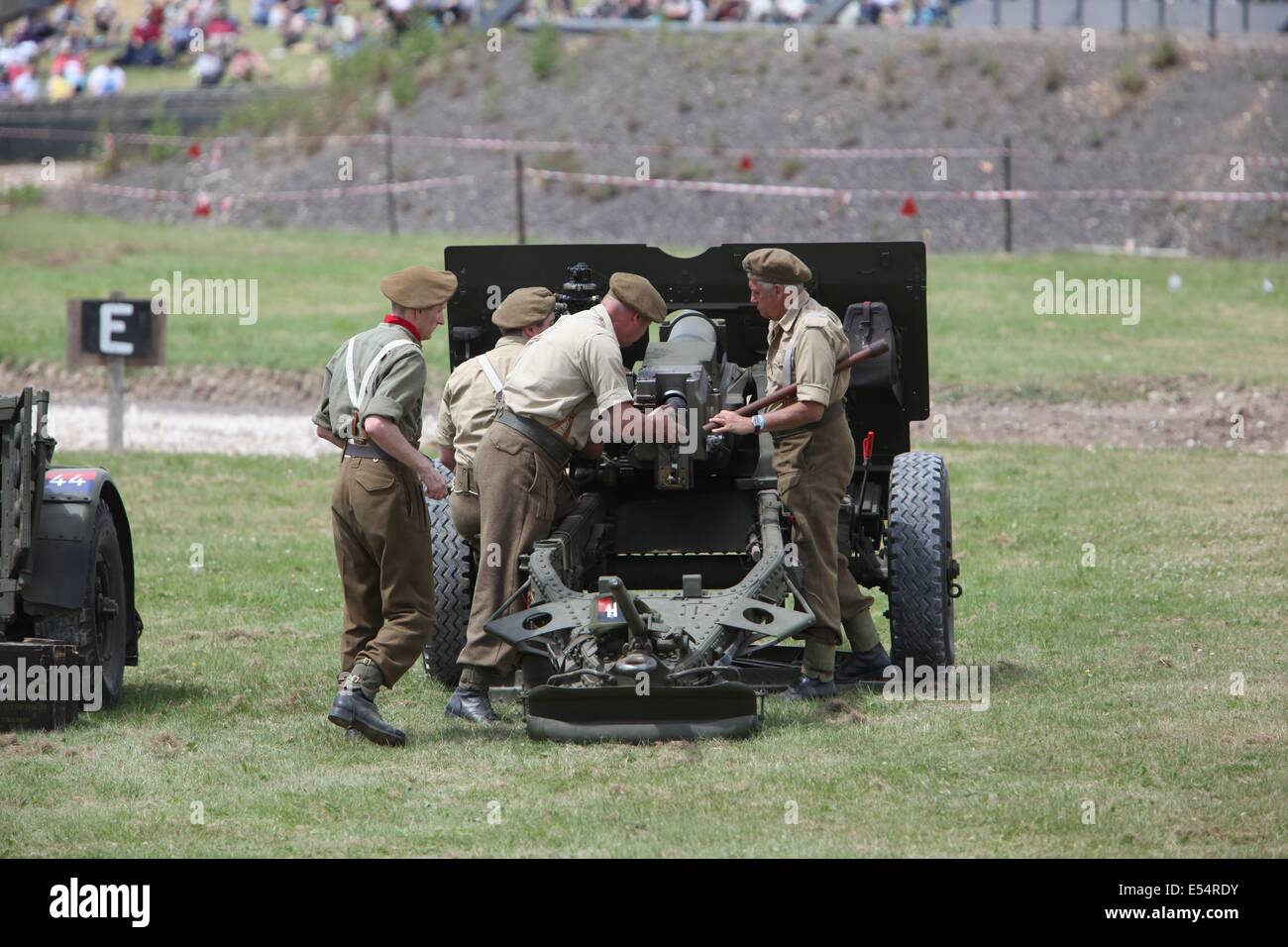 British Morris C8 trattore d'artiglieria e 25 Pounder Gun - Bovington Foto Stock