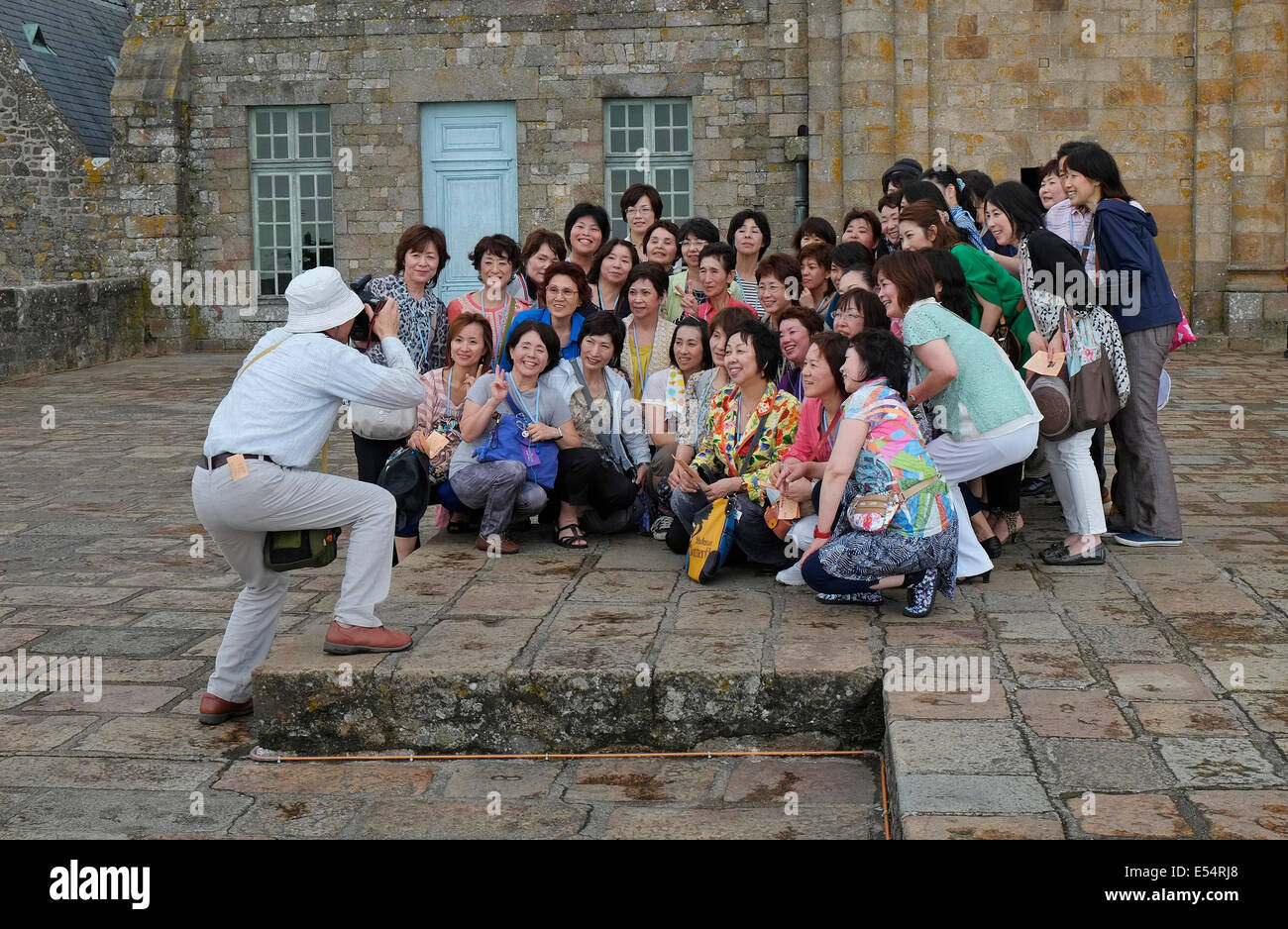 Gruppo di persone che è fotografata Foto Stock