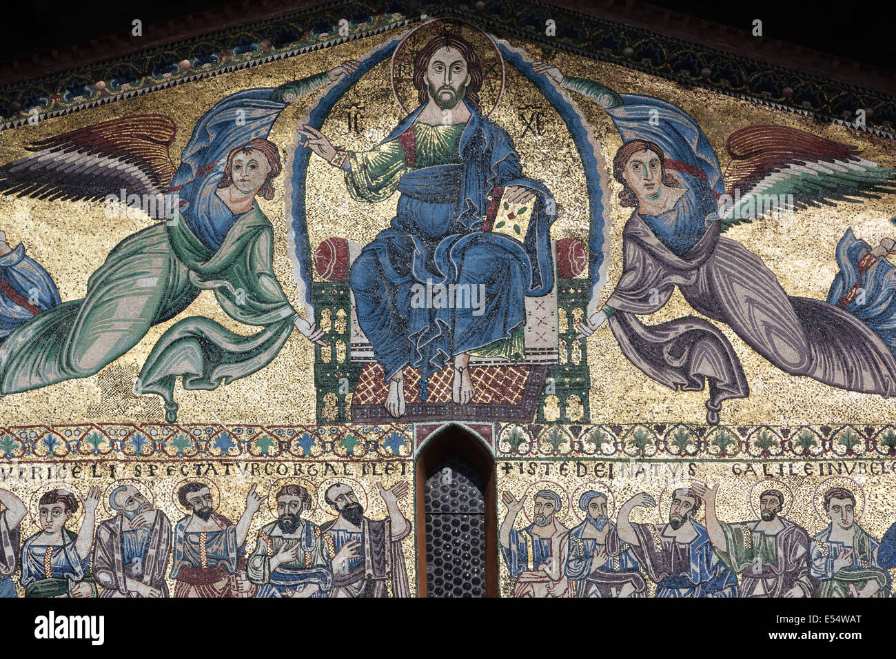 Xiii secolo a mosaico di 'L'ascensione' sulla facciata della chiesa di San Frediano, Lucca, Toscana, Italia, Europa Foto Stock