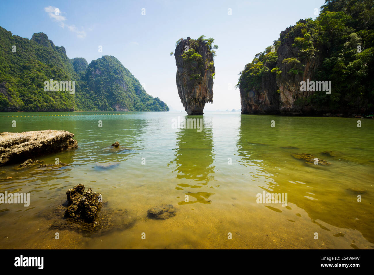 Ko Tapu o isola di James Bond. Baia di Phang Nga. Di Phang Nga. Mare delle Andamane, Thailandia, in Asia. Foto Stock