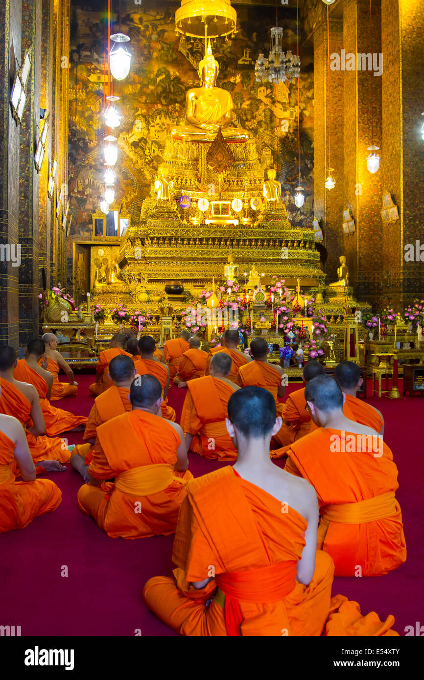 Il buddismo monaci. Wat Pho tempio. Bangkok, Thailandia, in Asia. Foto Stock